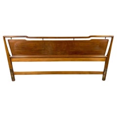 John Widdicomb Mid Century Modern King Size Walnut and Brass Headboard (Tête de lit en noyer et laiton)