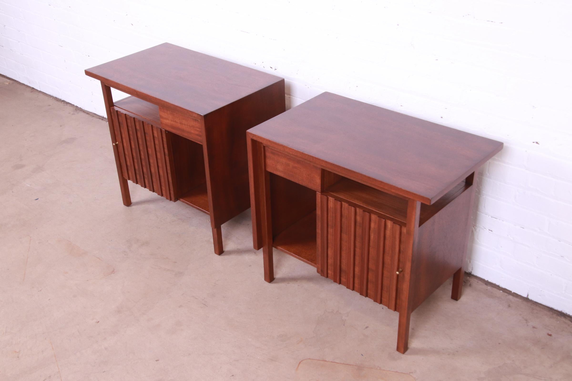 John Widdicomb Mid-Century Modern Sculpted Walnut Nightstands, Newly Refinished In Good Condition In South Bend, IN