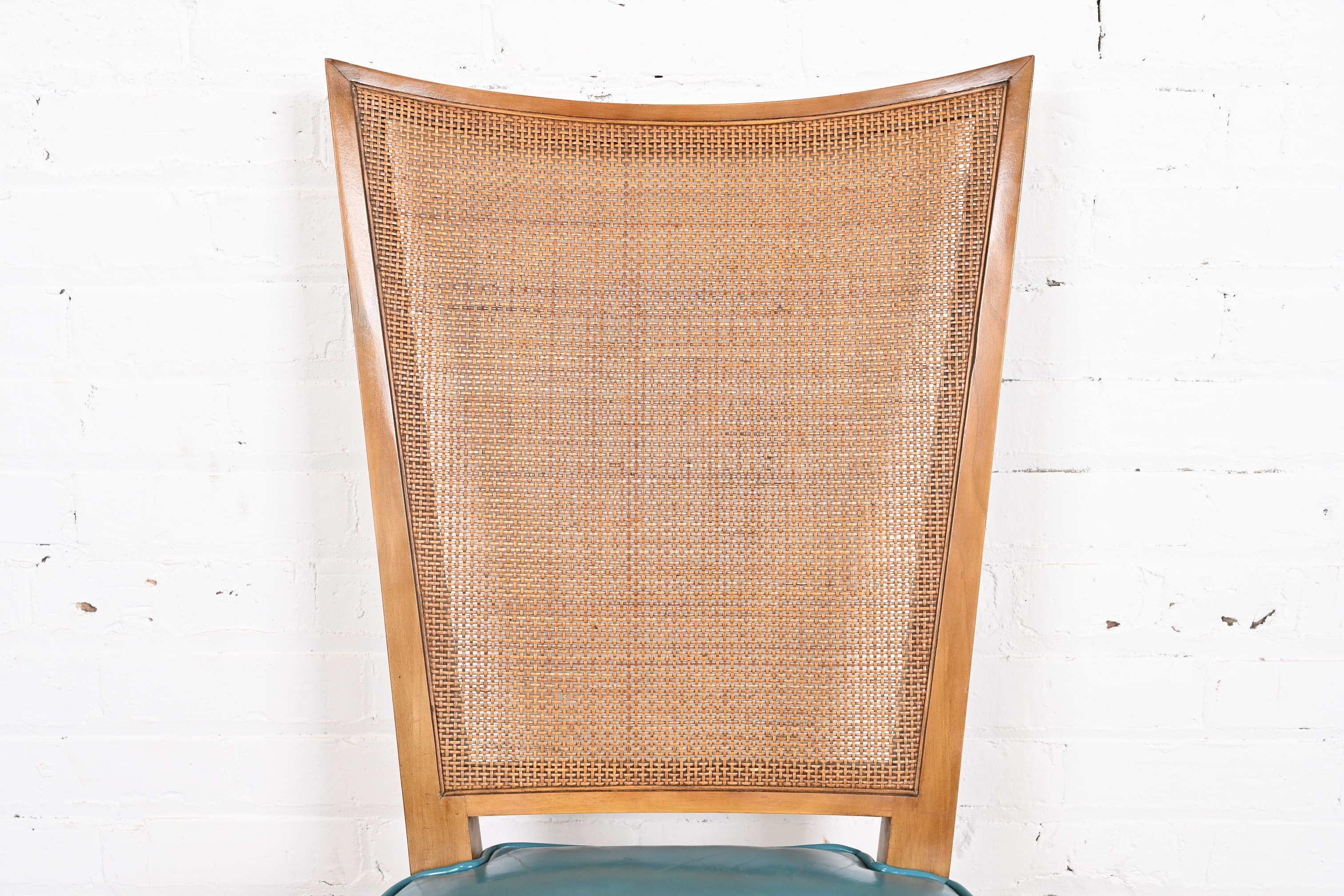John Widdicomb Moderne Esszimmerstühle aus Nussbaum und Schilfrohr aus der Mitte des Jahrhunderts, Sechser-Set im Angebot 3