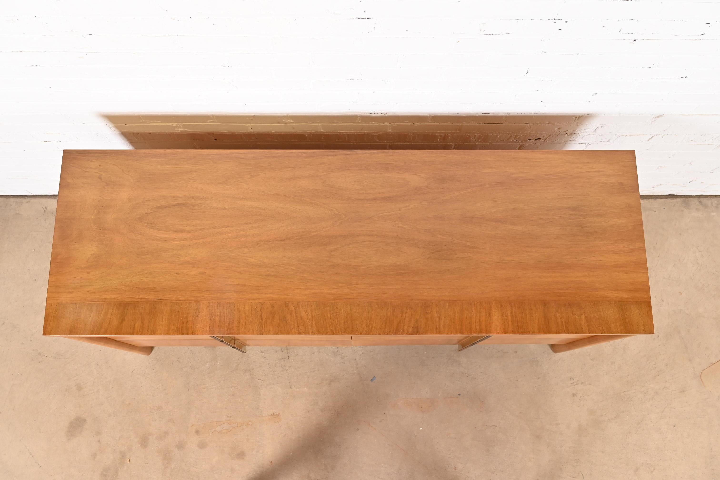 John Widdicomb Mid-Century Modern Walnut and Rosewood Dresser, 1960s For Sale 5