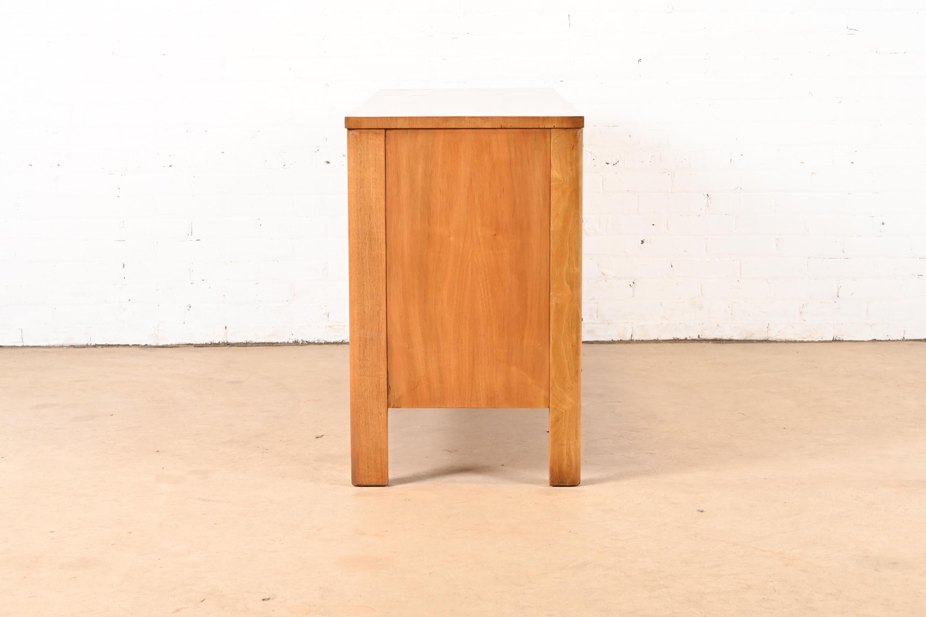 John Widdicomb Mid-Century Modern Walnut and Rosewood Dresser, 1960s For Sale 7