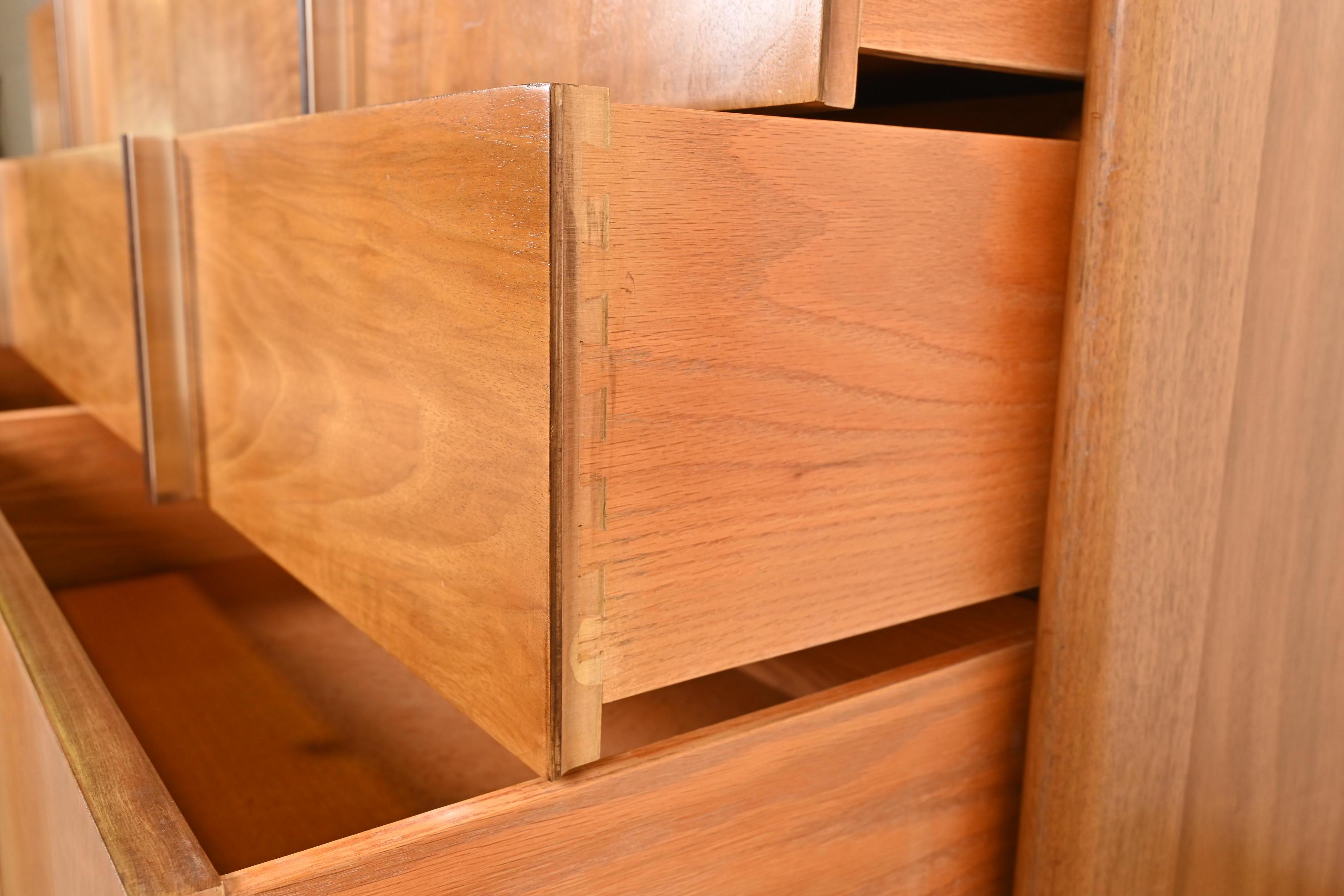 John Widdicomb Mid-Century Modern Walnut and Rosewood Dresser, 1960s For Sale 1
