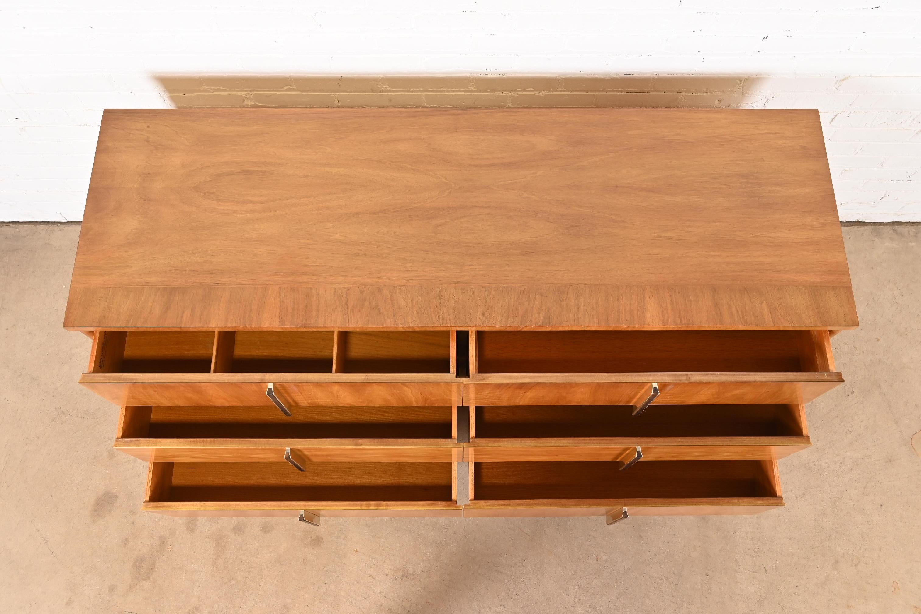 John Widdicomb Mid-Century Modern Walnut and Rosewood Dresser, 1960s For Sale 2