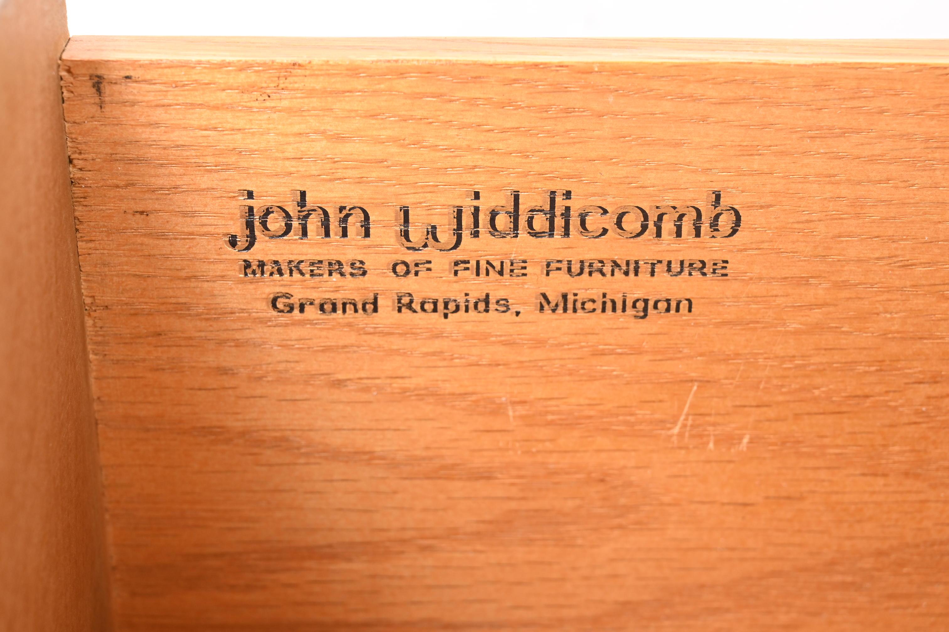 John Widdicomb Mid-Century Modern Walnut and Rosewood Dresser, 1960s For Sale 3