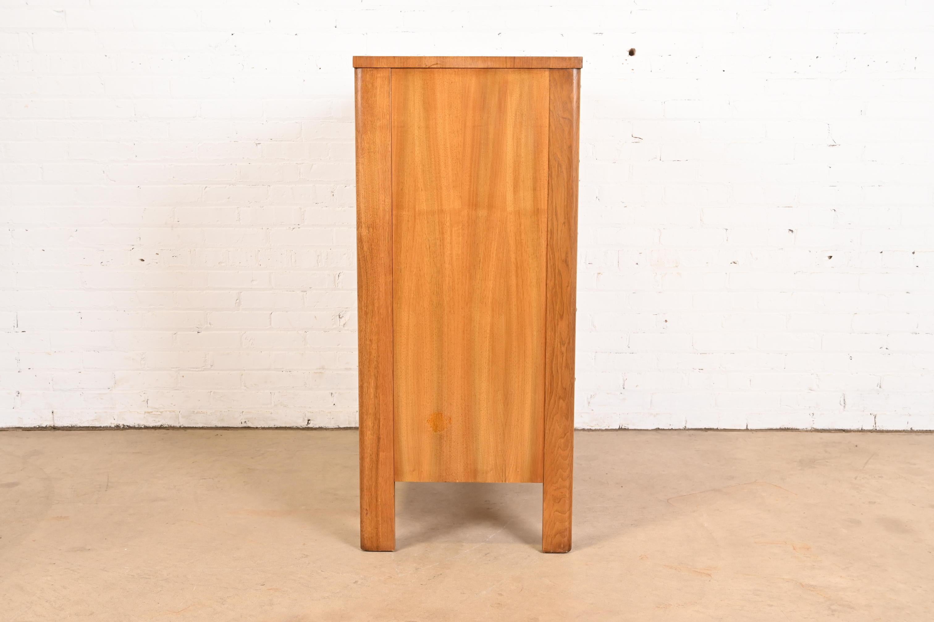 Coffre d'homme en noyer et palissandre, John Widdicomb, Mid-Century Modernity, 1960s en vente 11