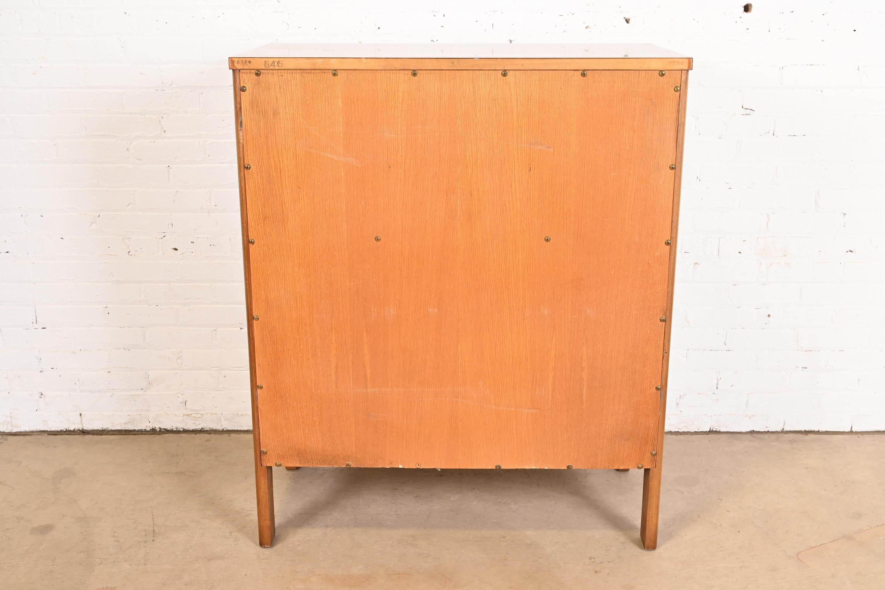 Coffre d'homme en noyer et palissandre, John Widdicomb, Mid-Century Modernity, 1960s en vente 12