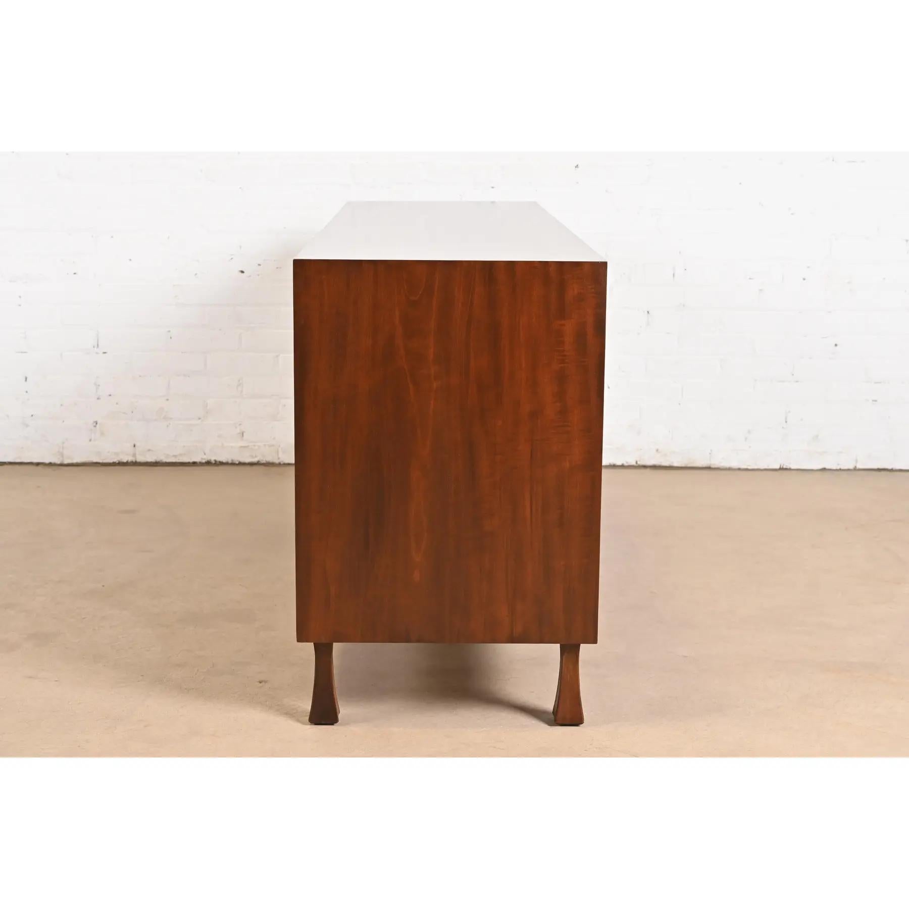 Comò o credenza in legno di noce di John Widdicomb, metà del secolo scorso, rifinito in vendita 4