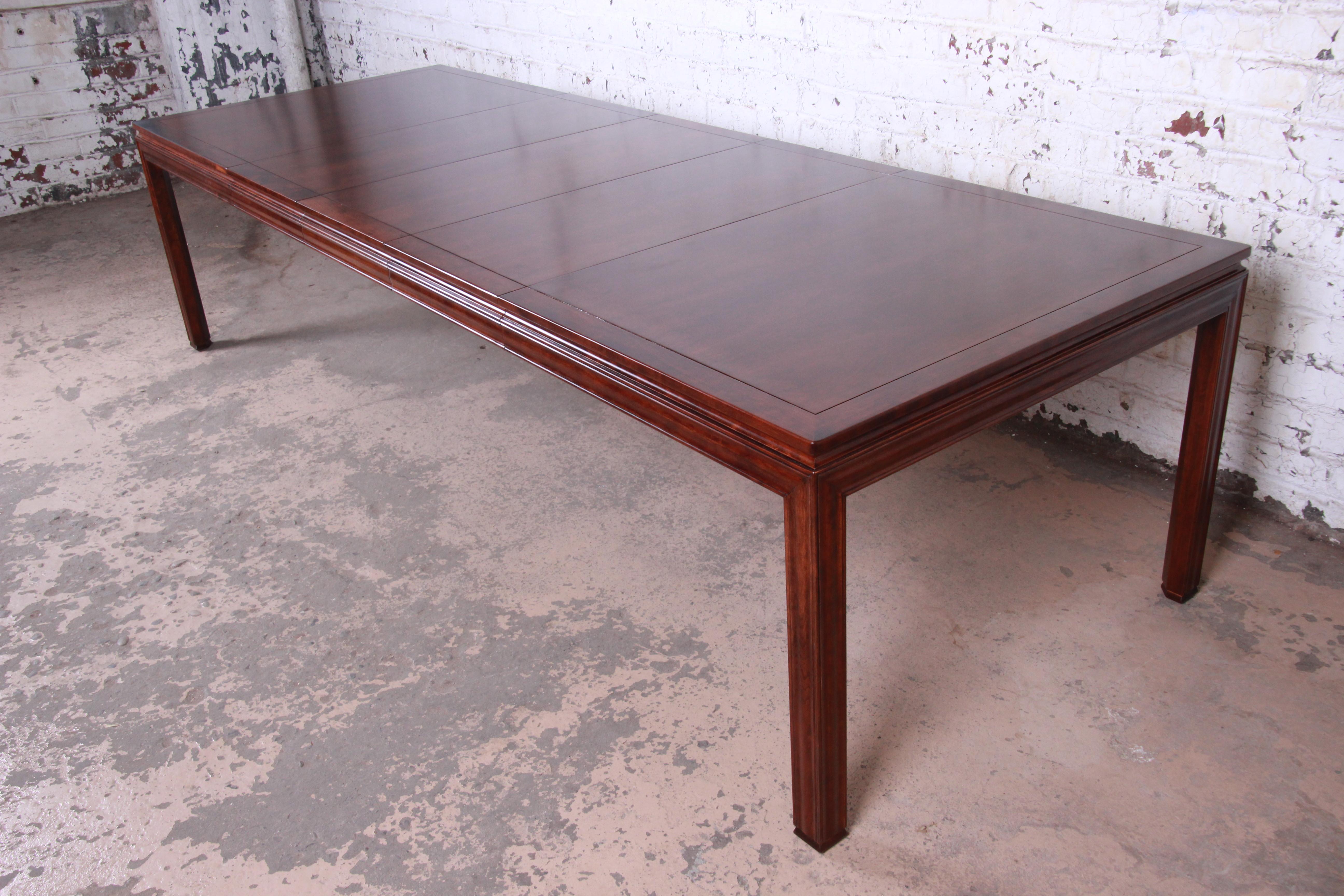 An exceptional Mid-Century Modern chinoiserie extension dining table

By John Widdicomb

USA, circa 1960s

Sculpted walnut with a subtle Asian flair

Measures: 64