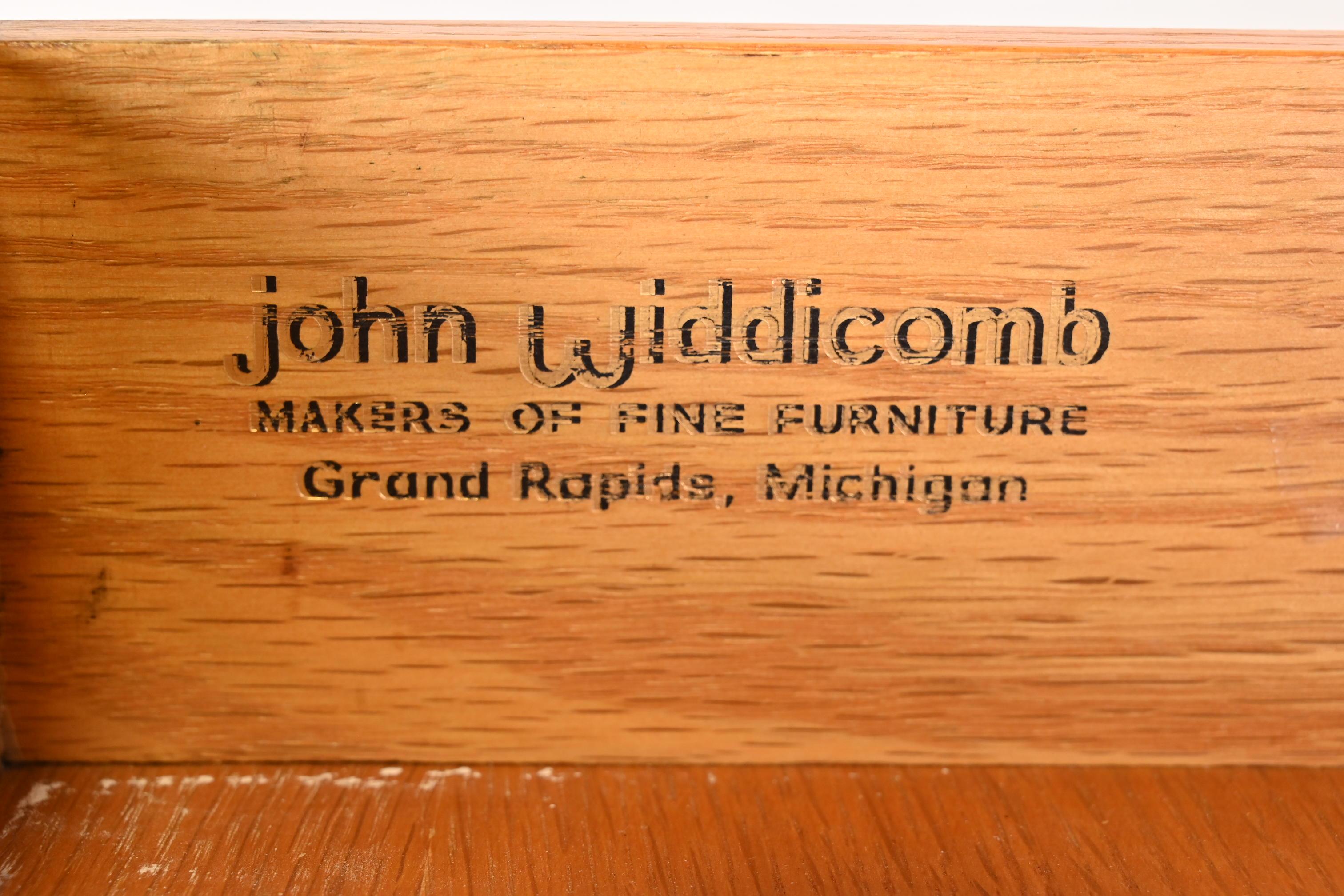 John Widdicomb Mid-Century Modern Walnut Gentleman's Chest with Flip Up Mirror 10