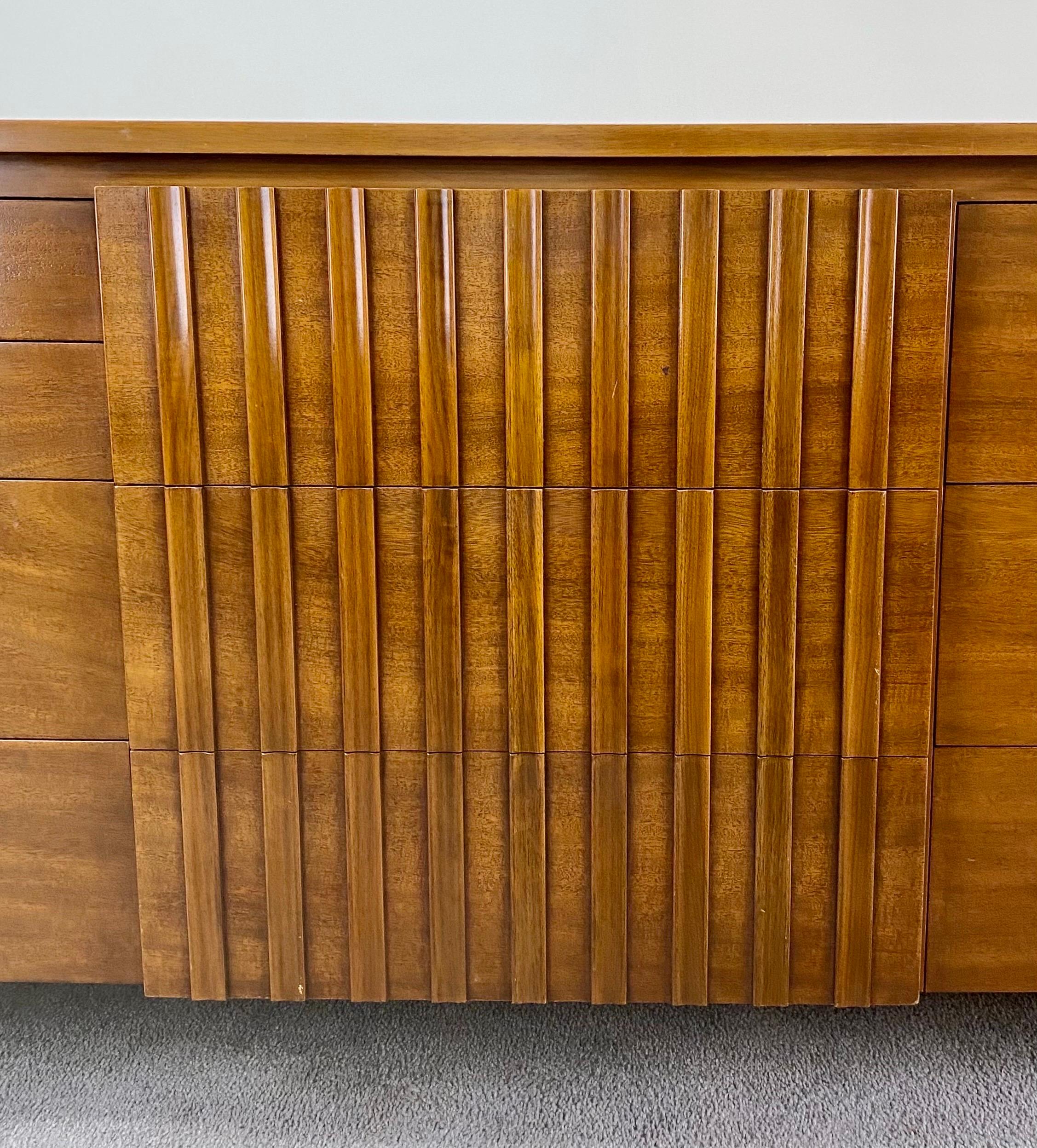 John Widdicomb Mid-Century Modern Walnut Lowboy Dresser or Credenza, Signed  For Sale 4