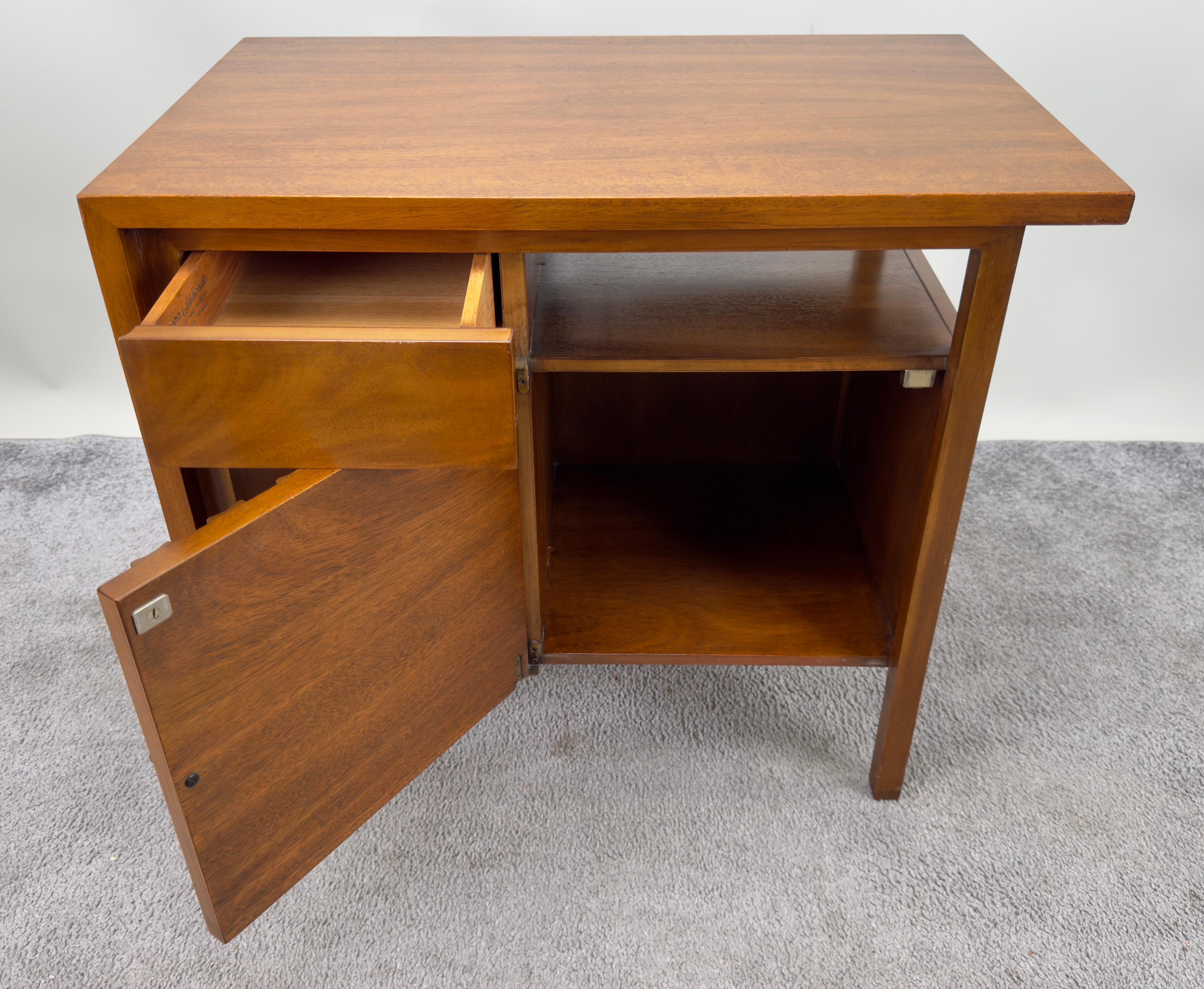 John Widdicomb Mid Century Modern Walnut Nightstand or End Table, a Pair  For Sale 2