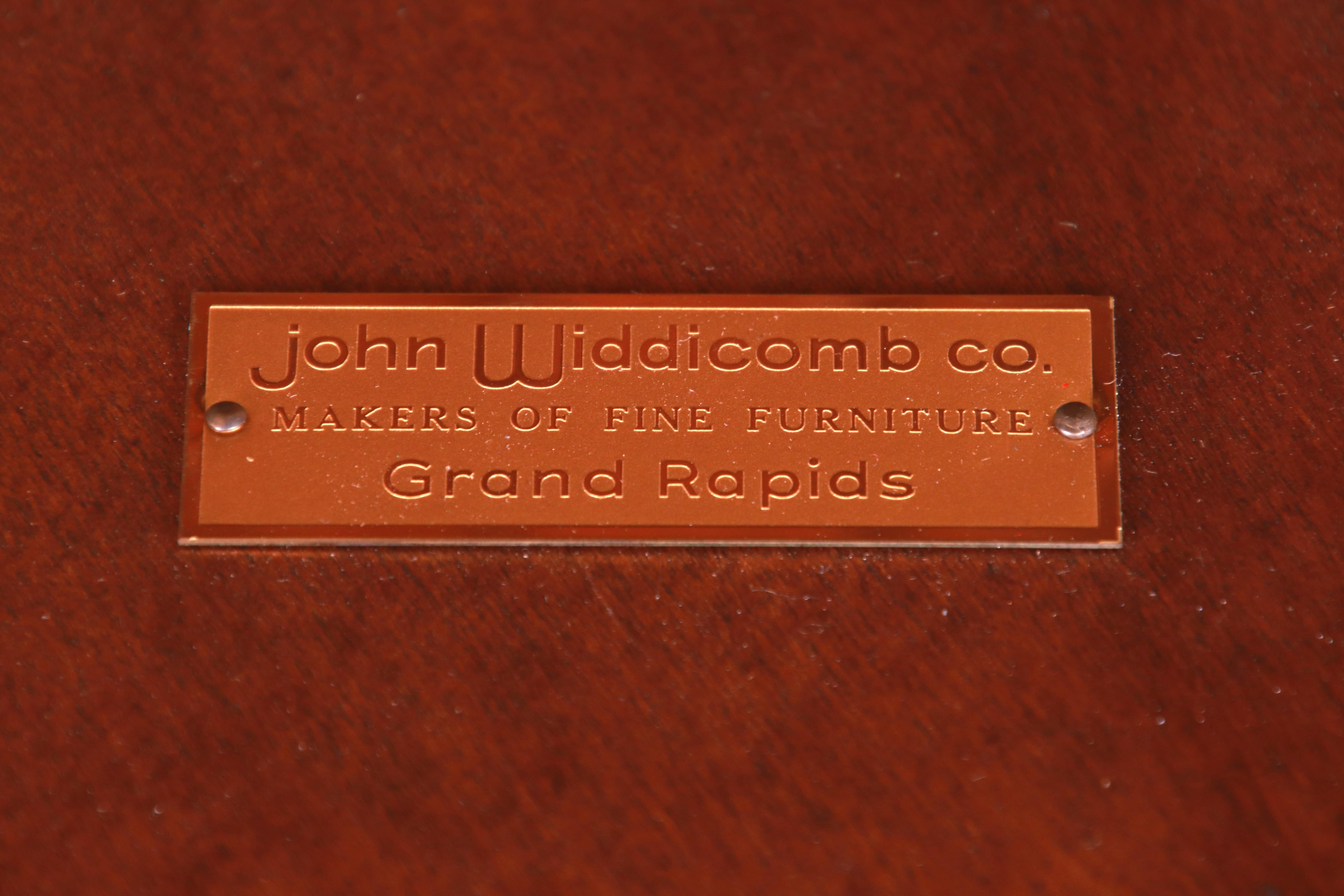John Widdicomb Mid-Century Modern Walnut Pedestal Coffee Table, Circa 1960s 7