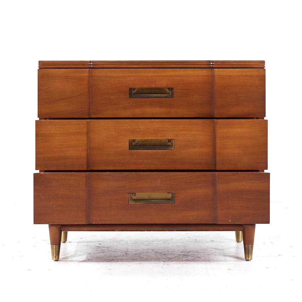 John Widdicomb Mid Century Walnut and Brass Chest of Drawers - Pair For Sale 4