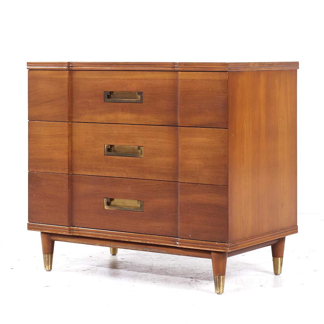 John Widdicomb Mid Century Walnut and Brass Chest of Drawers - Pair In Good Condition For Sale In Countryside, IL