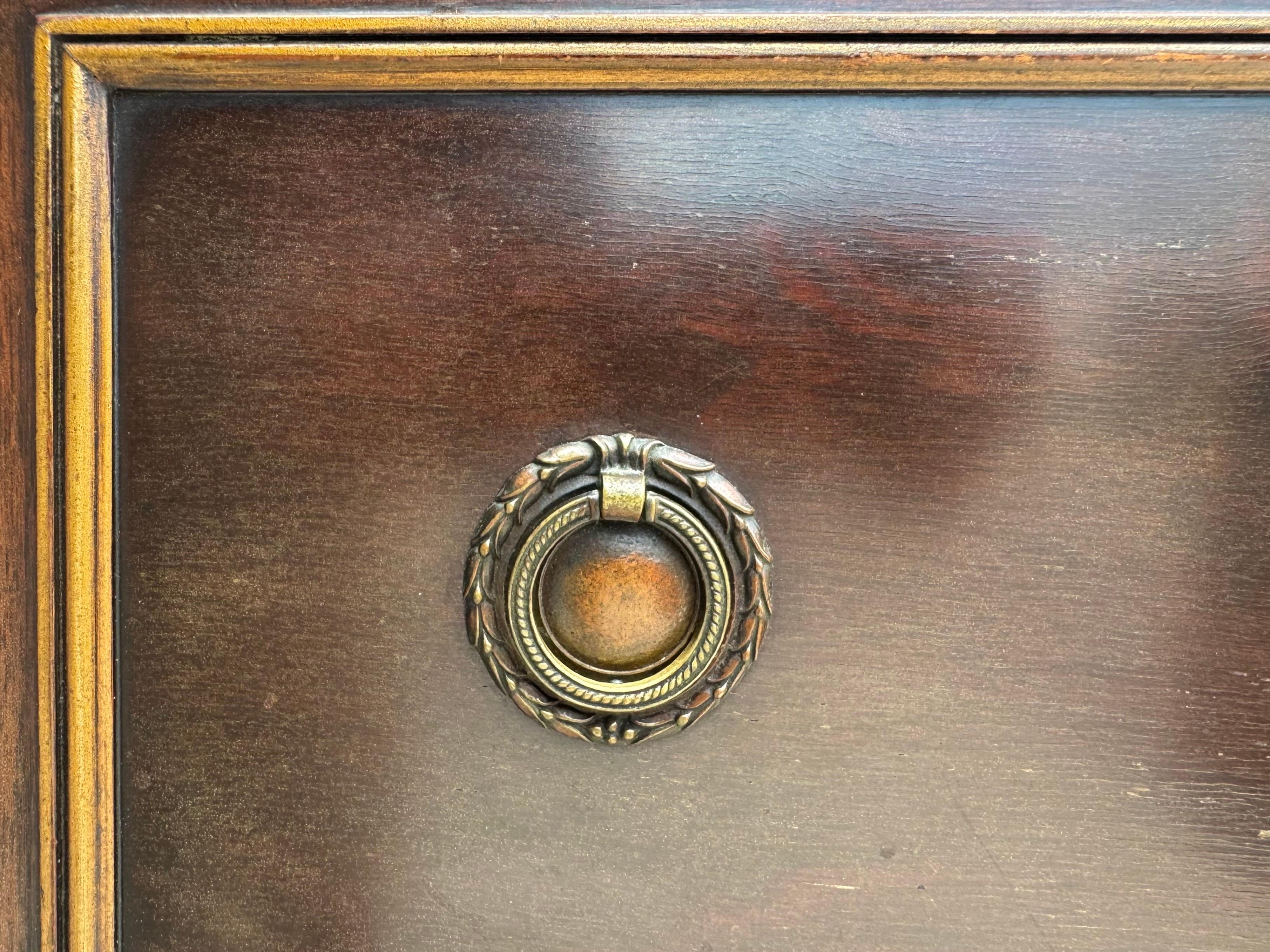 Commode néoclassique John Widdicomb Bon état - En vente à Sarasota, FL