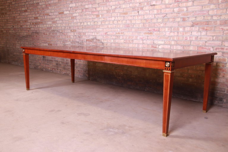 John Widdicomb Neoclassical Mahogany Extension Dining Table In Good Condition For Sale In South Bend, IN