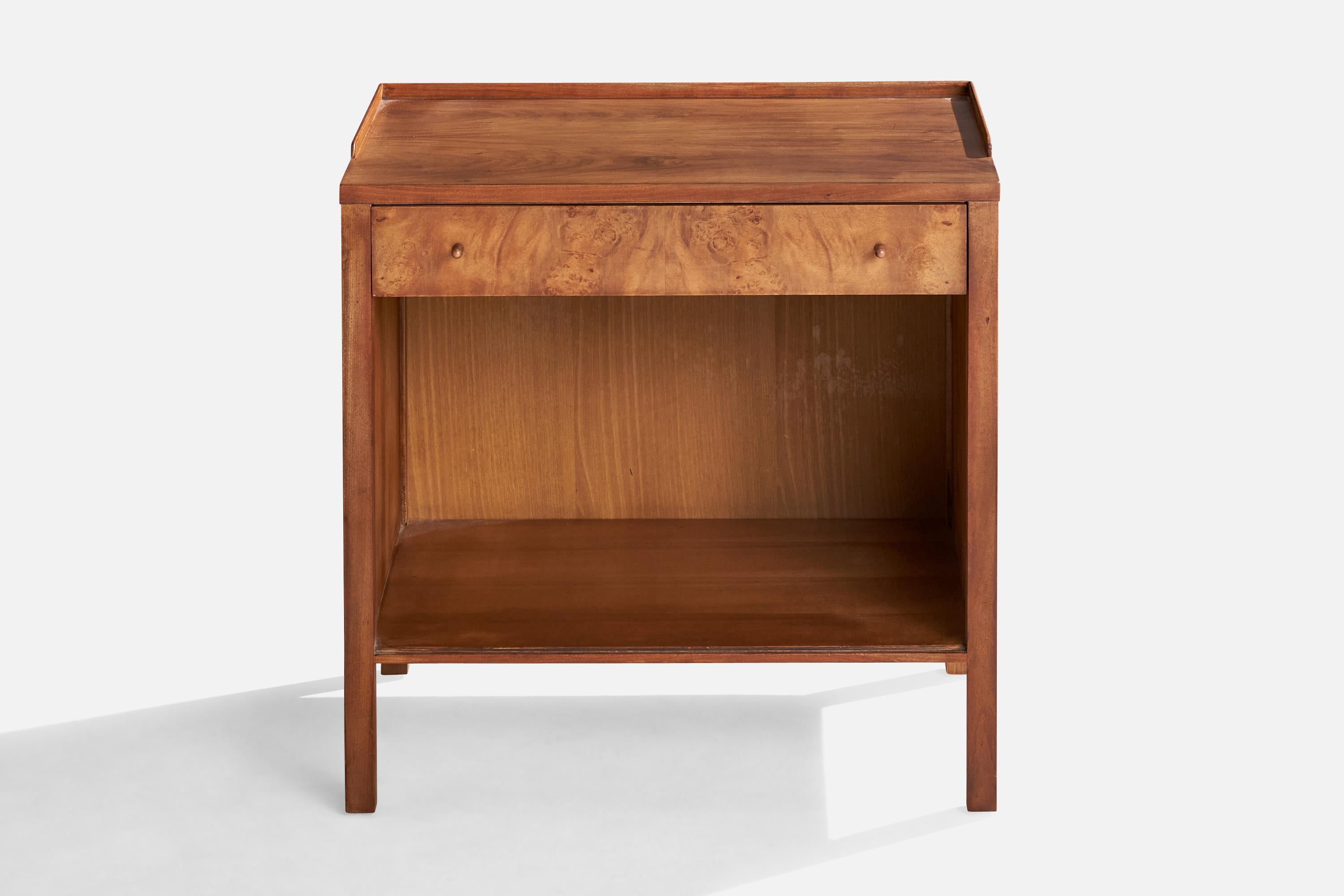 John Widdicomb, Nightstands, Walnut, Burl, Brass, USA, 1950s In Good Condition In High Point, NC