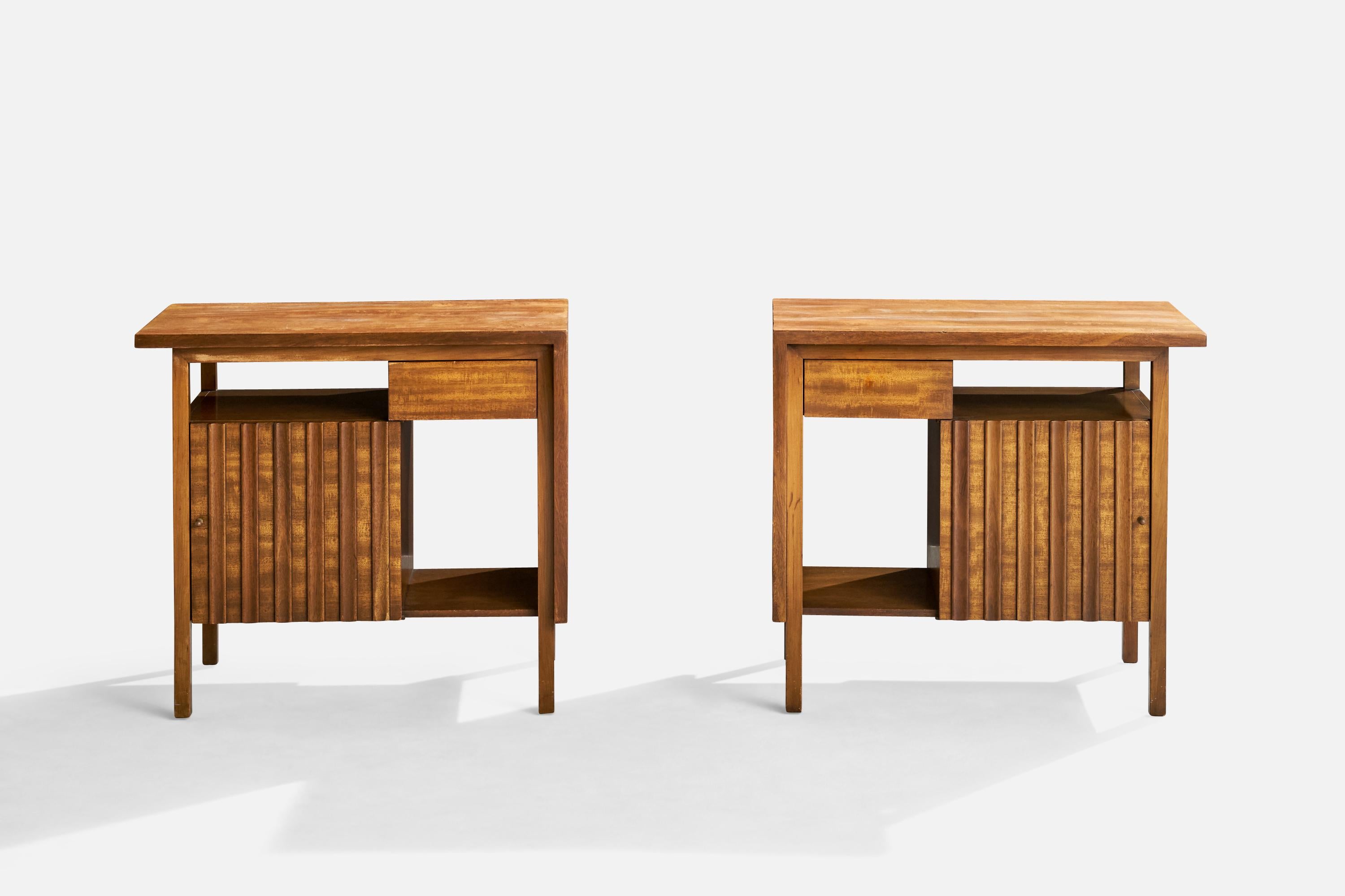 A pair of walnut nightstands produced by John Widdicomb, USA, c. 1950s.

Dimensions: 23.6” H x 26” W x 16” D