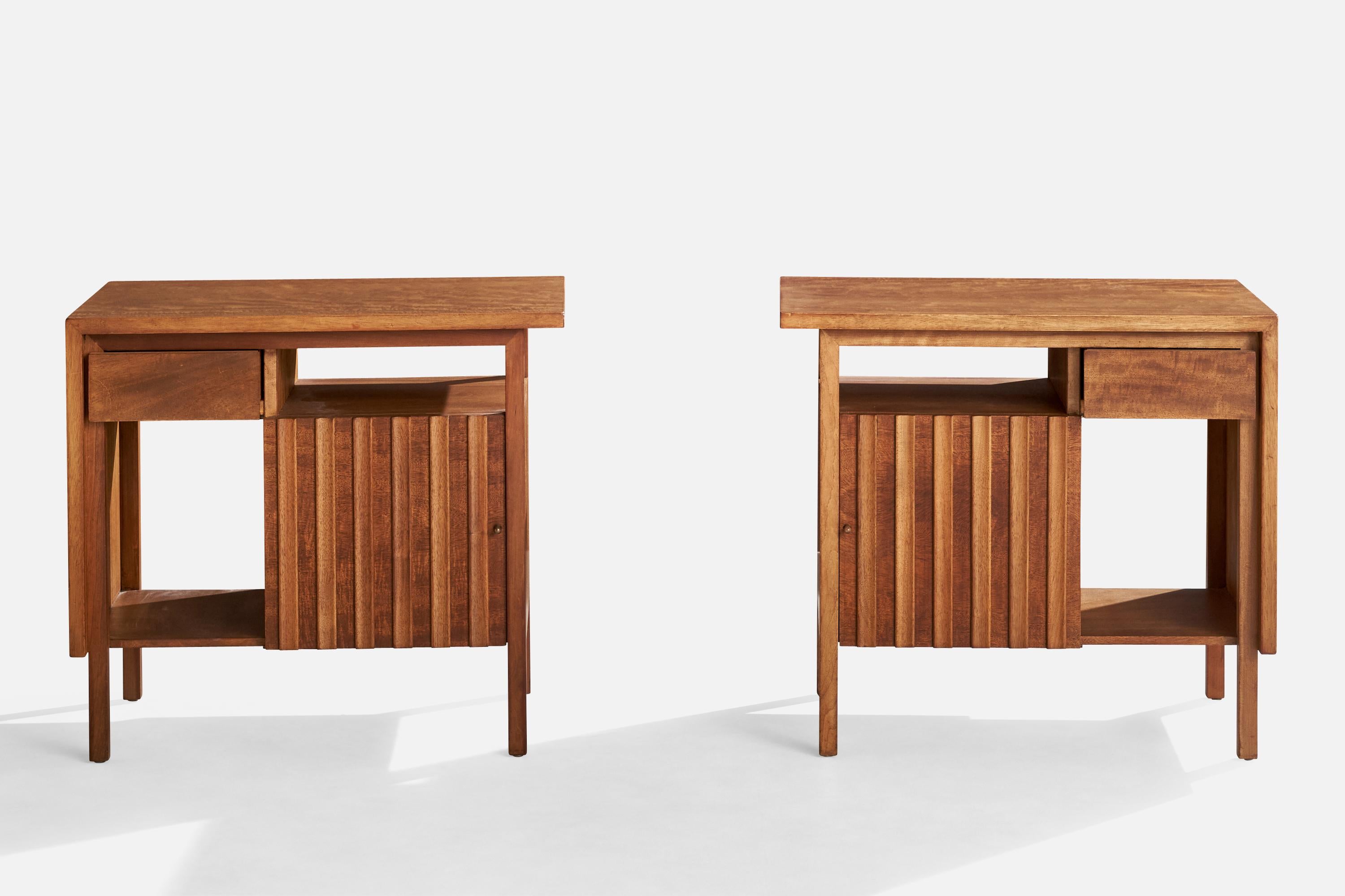 Mid-Century Modern John Widdicomb, Nightstands, Walnut, USA, 1950s