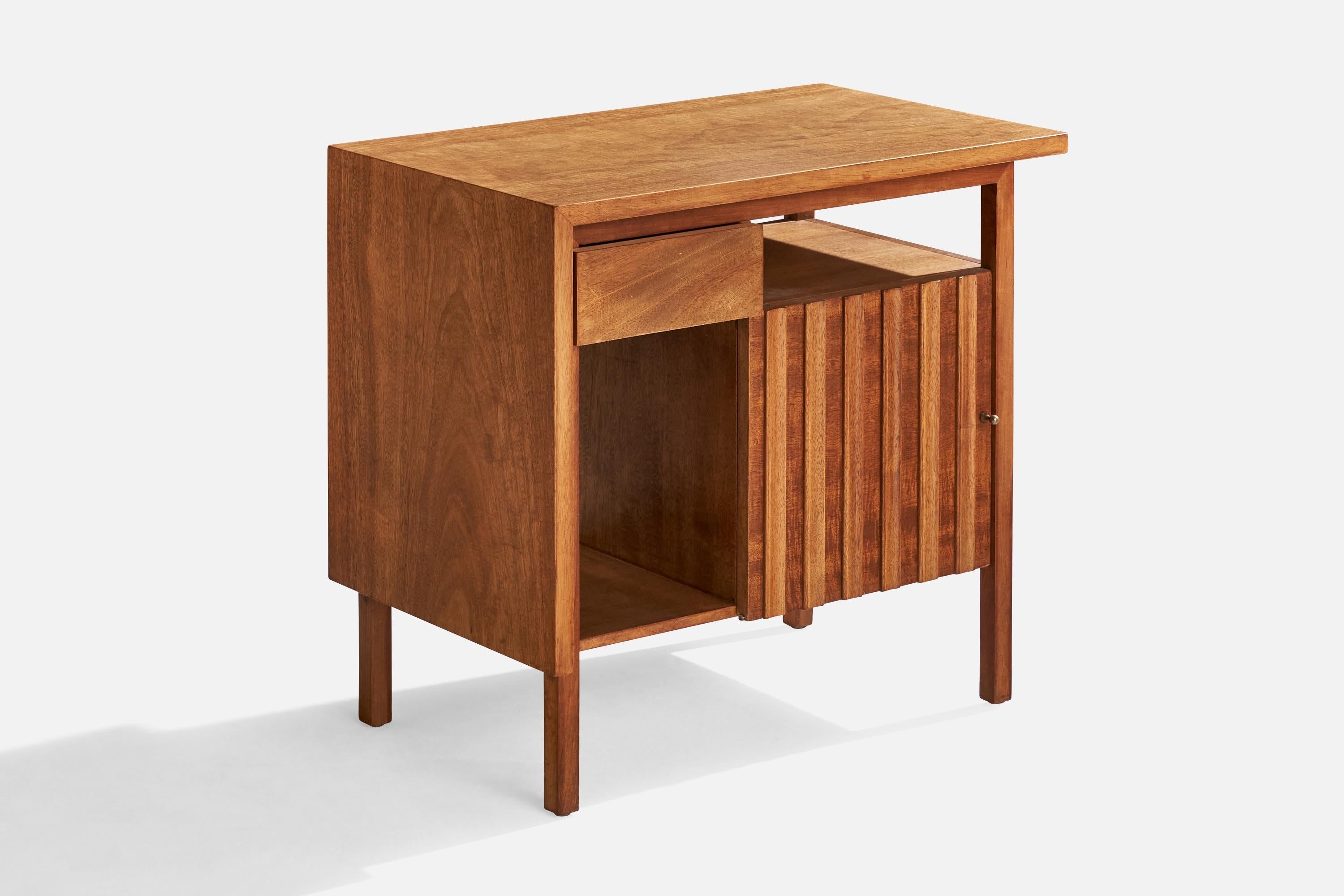 American John Widdicomb, Nightstands, Walnut, USA, 1950s