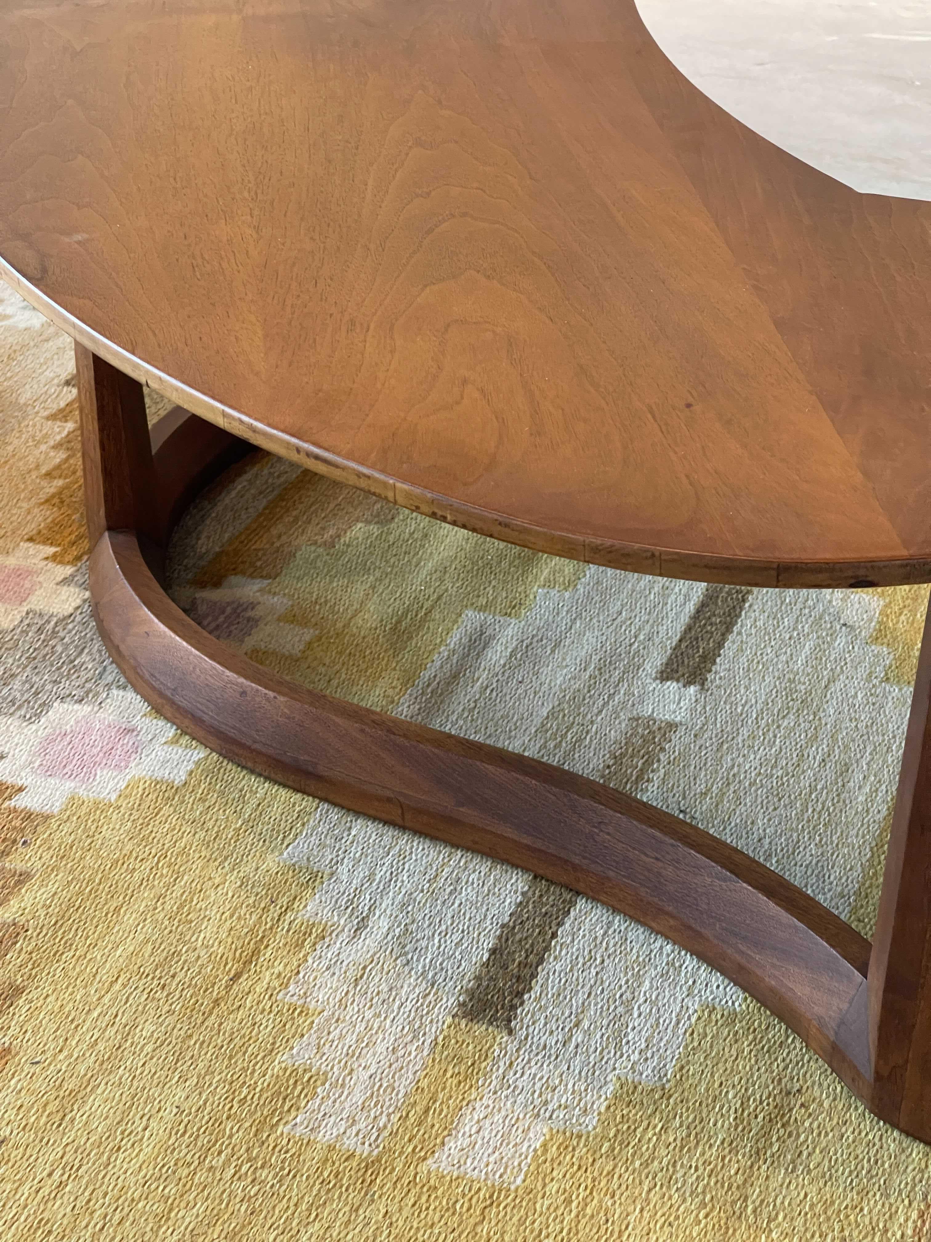 American John Widdicomb, Organic Coffee / Cocktail Table, Walnut, America, 1950s