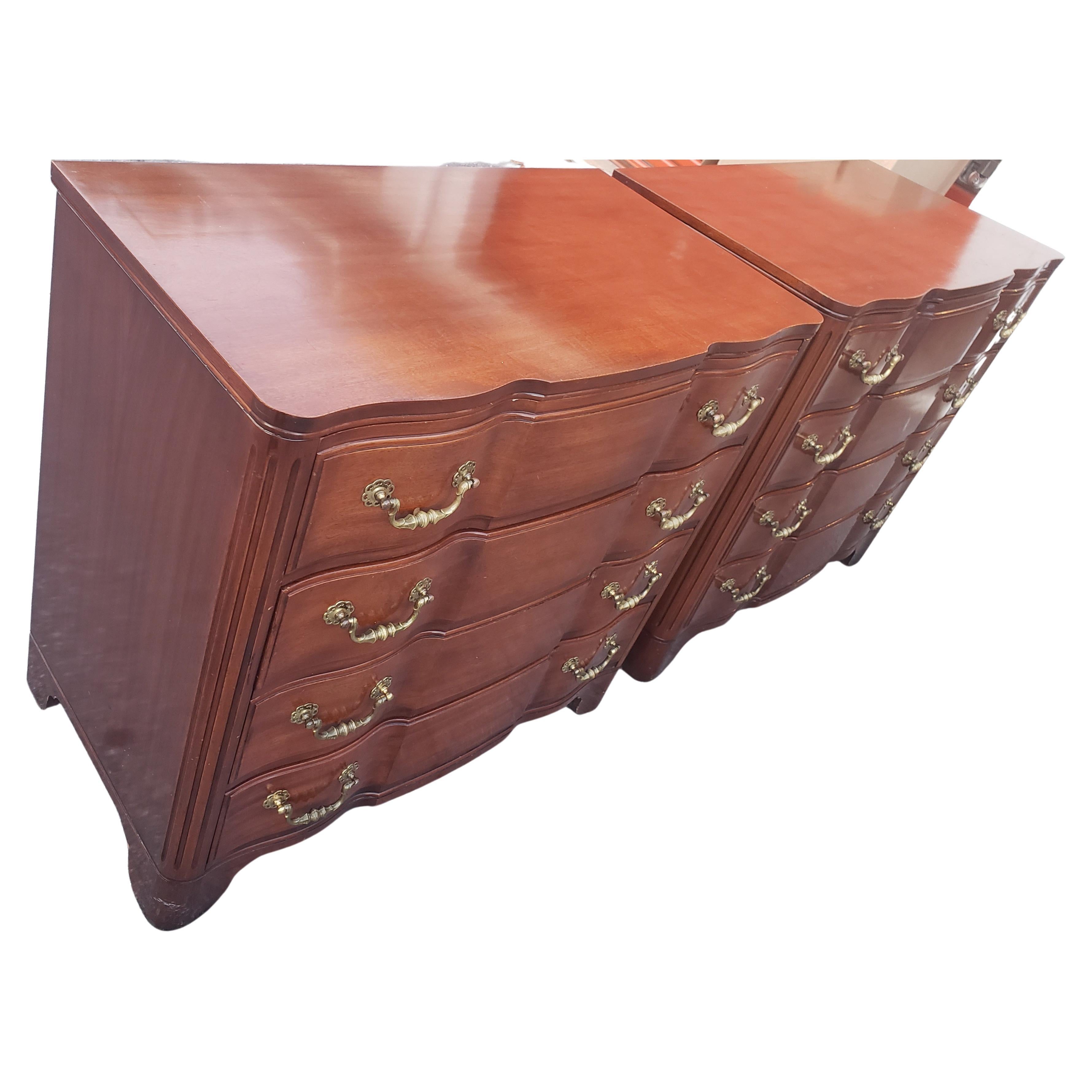 John Widdicomb Oxford Finish Mahogany Block Front Bachelor Chests, a Pair In Good Condition In Germantown, MD