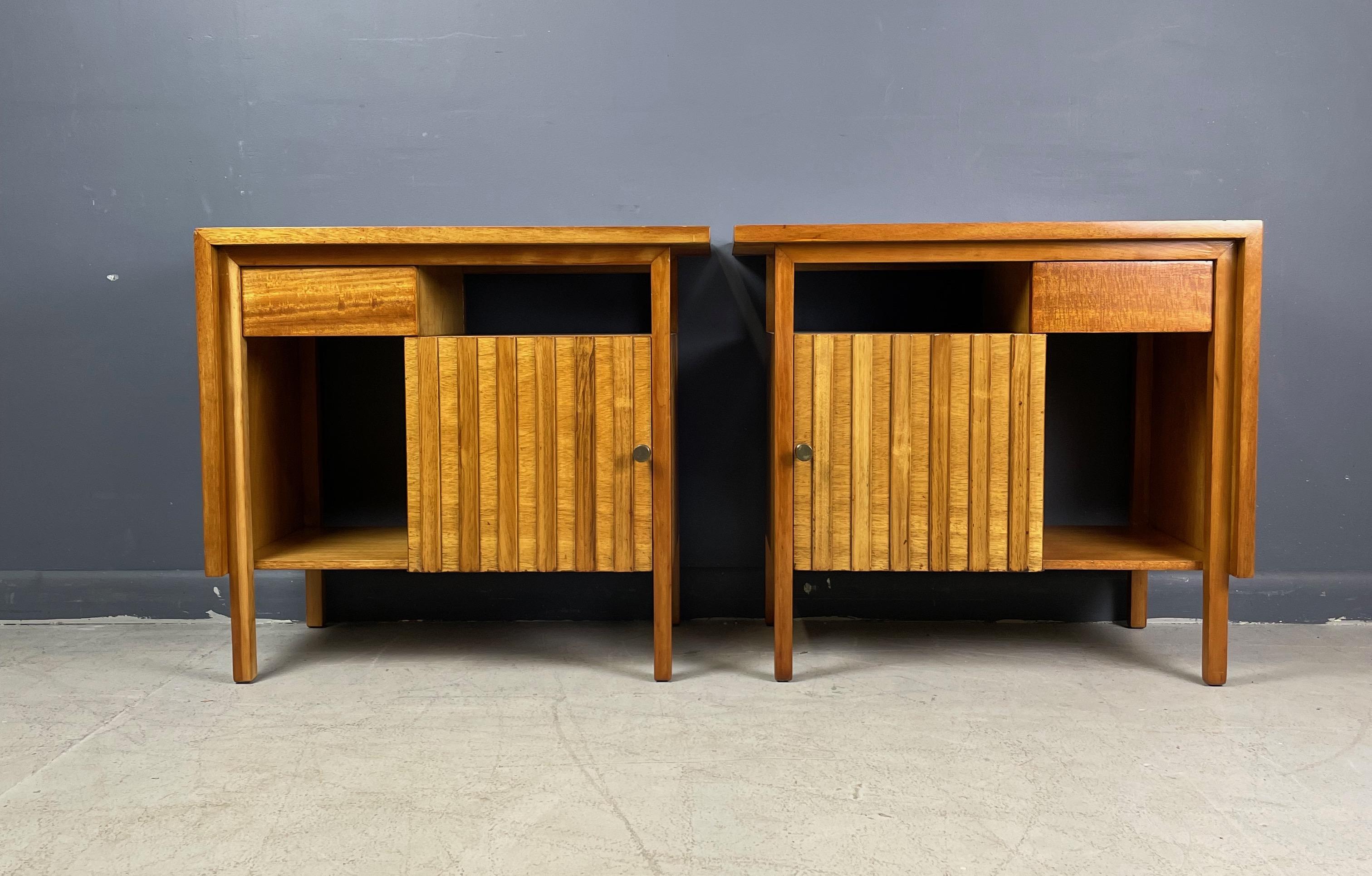 North American John Widdicomb Pair of Mahogany Petite Night Stands Mid Century