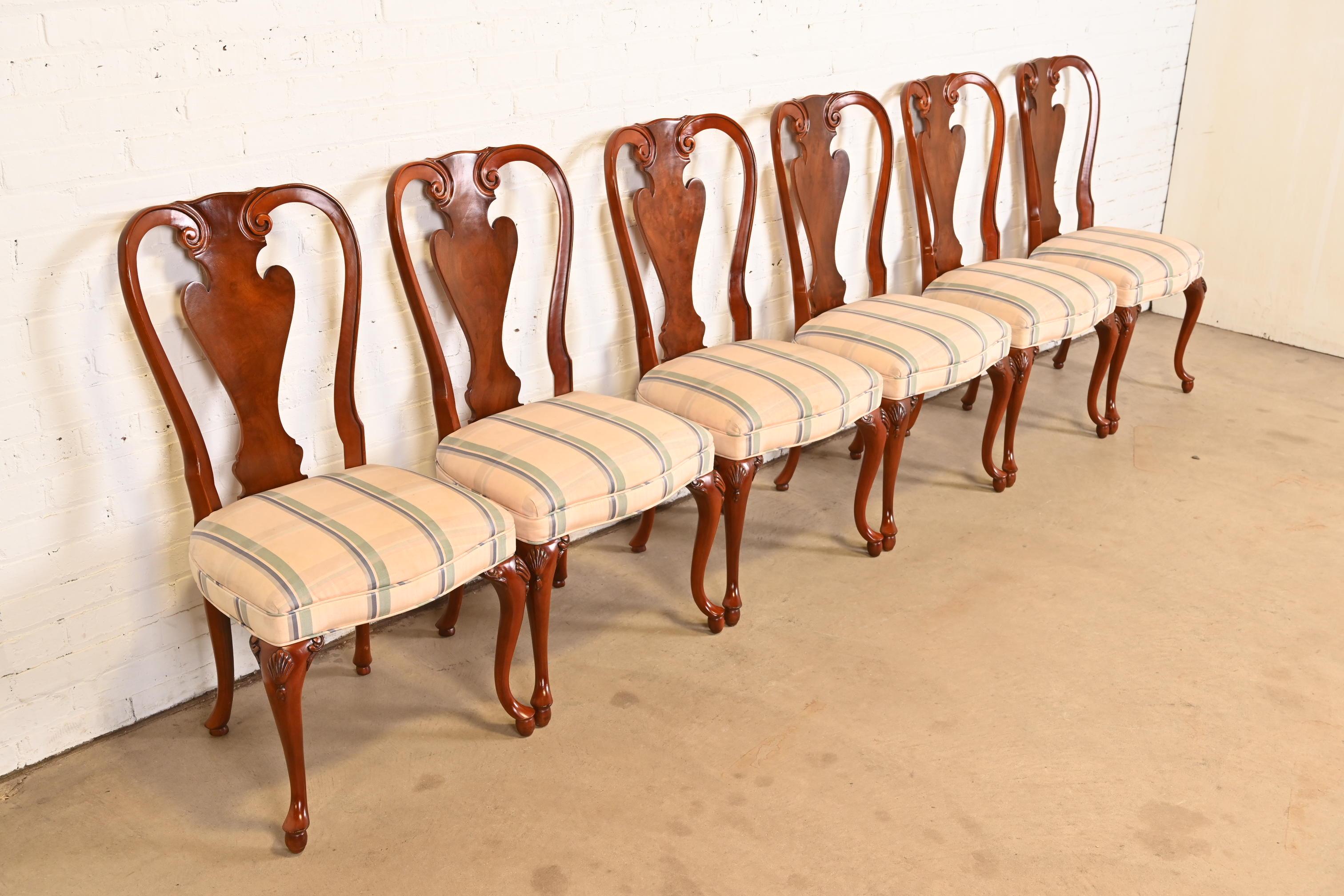20ième siècle John Widdicomb Chaises de salle à manger en acajou Queen Anne, ensemble de six chaises en vente
