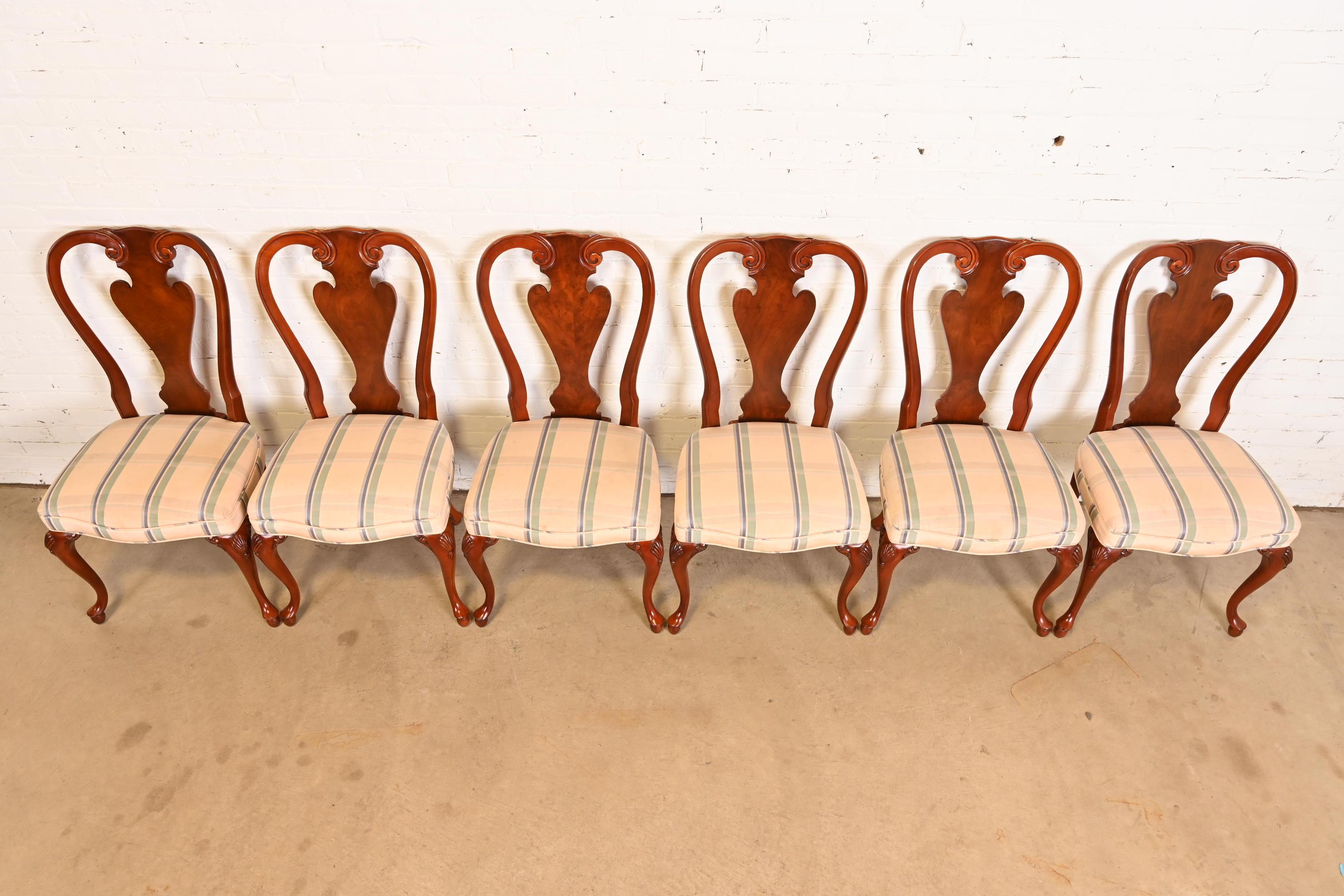 Tissu d'ameublement John Widdicomb Chaises de salle à manger en acajou Queen Anne, ensemble de six chaises en vente