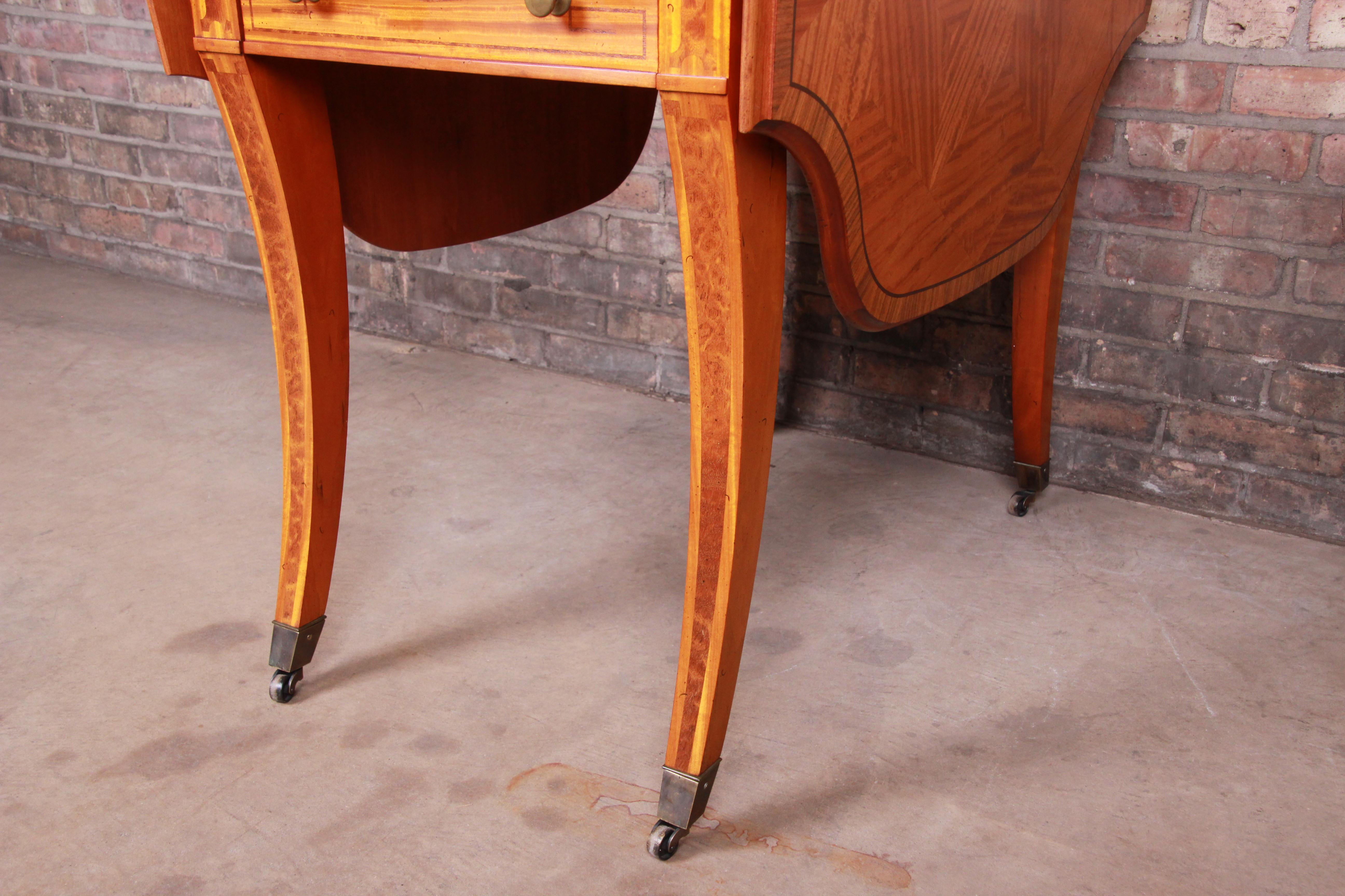 John Widdicomb Regency Inlaid Satinwood and Mahogany Saber Leg Pembroke Table In Good Condition In South Bend, IN