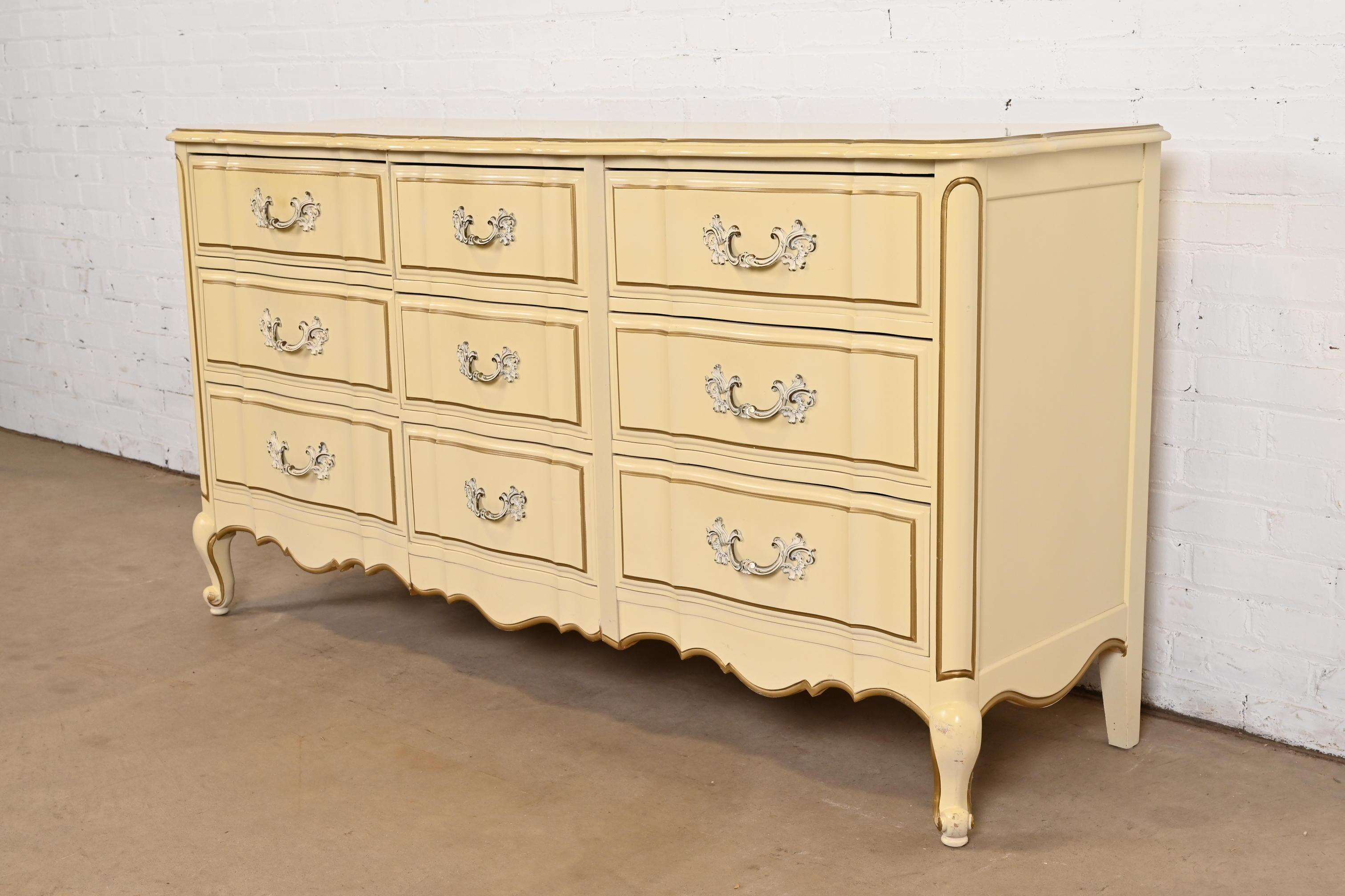 American John Widdicomb Style French Provincial Louis XV Cream Lacquered Dresser, 1950s For Sale