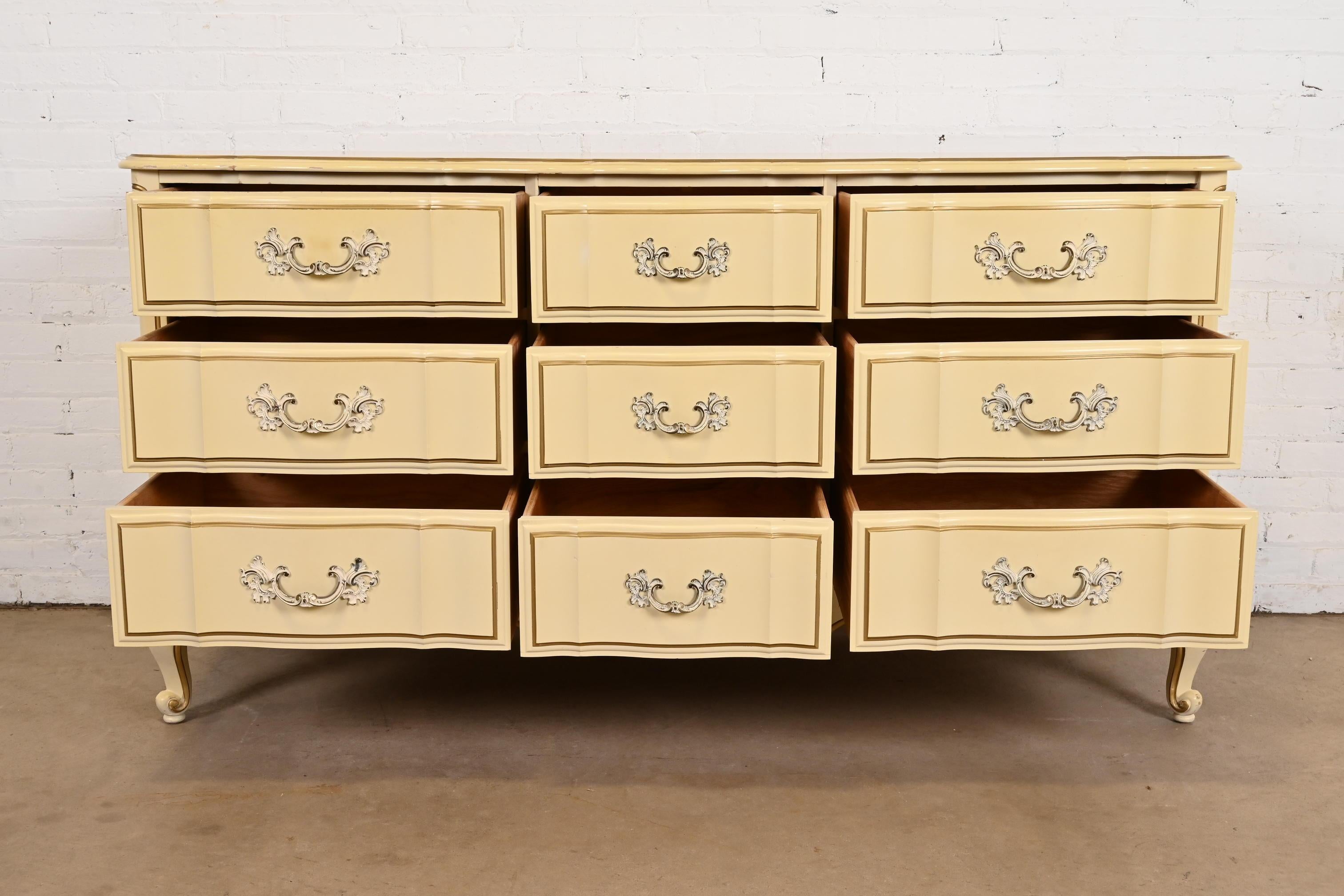 Mid-20th Century John Widdicomb Style French Provincial Louis XV Cream Lacquered Dresser, 1950s For Sale