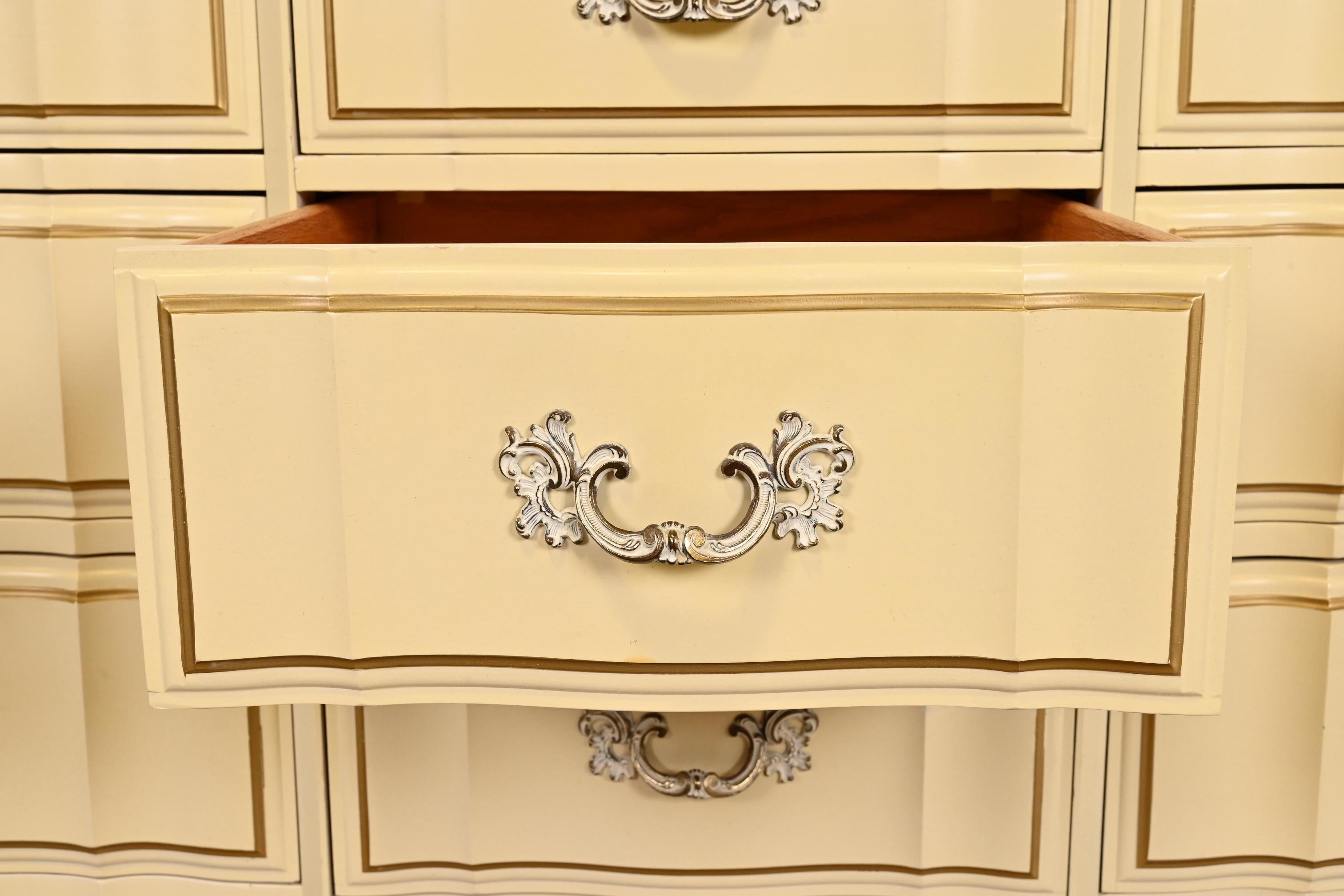 John Widdicomb Style French Provincial Louis XV Cream Lacquered Dresser, 1950s For Sale 1