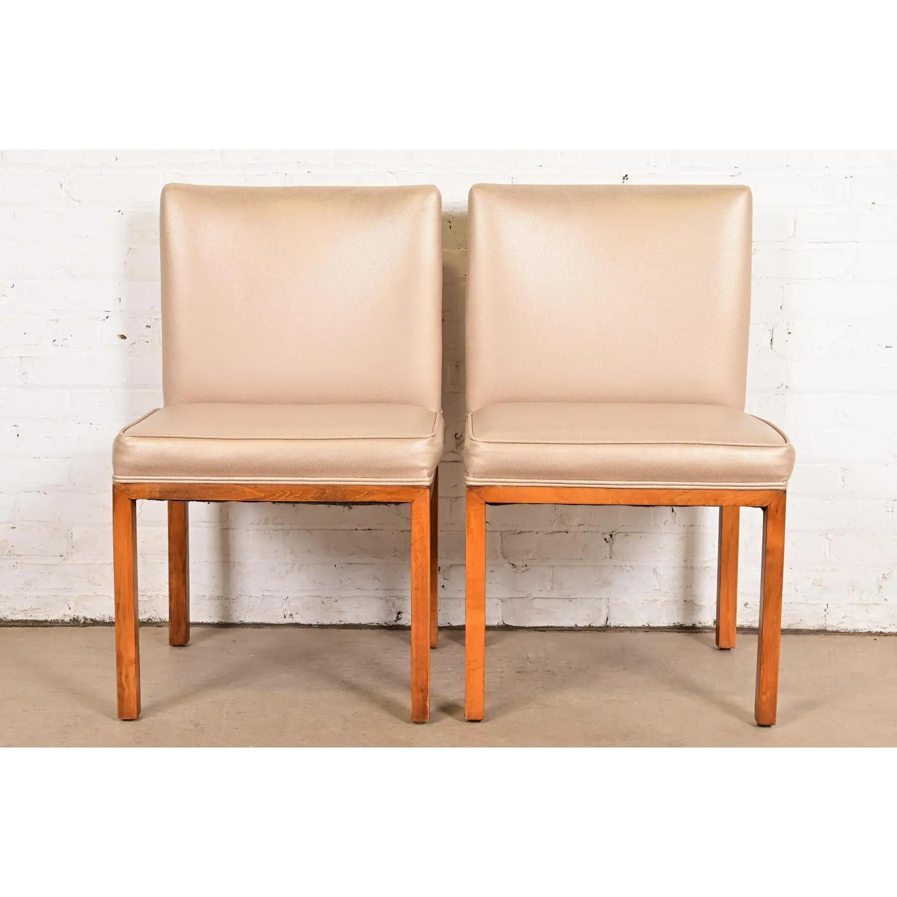 John Widdicomb Stil Moderne Parsons Leder Beistellstühle oder Esszimmerstühle, Paar (amerikanisch) im Angebot