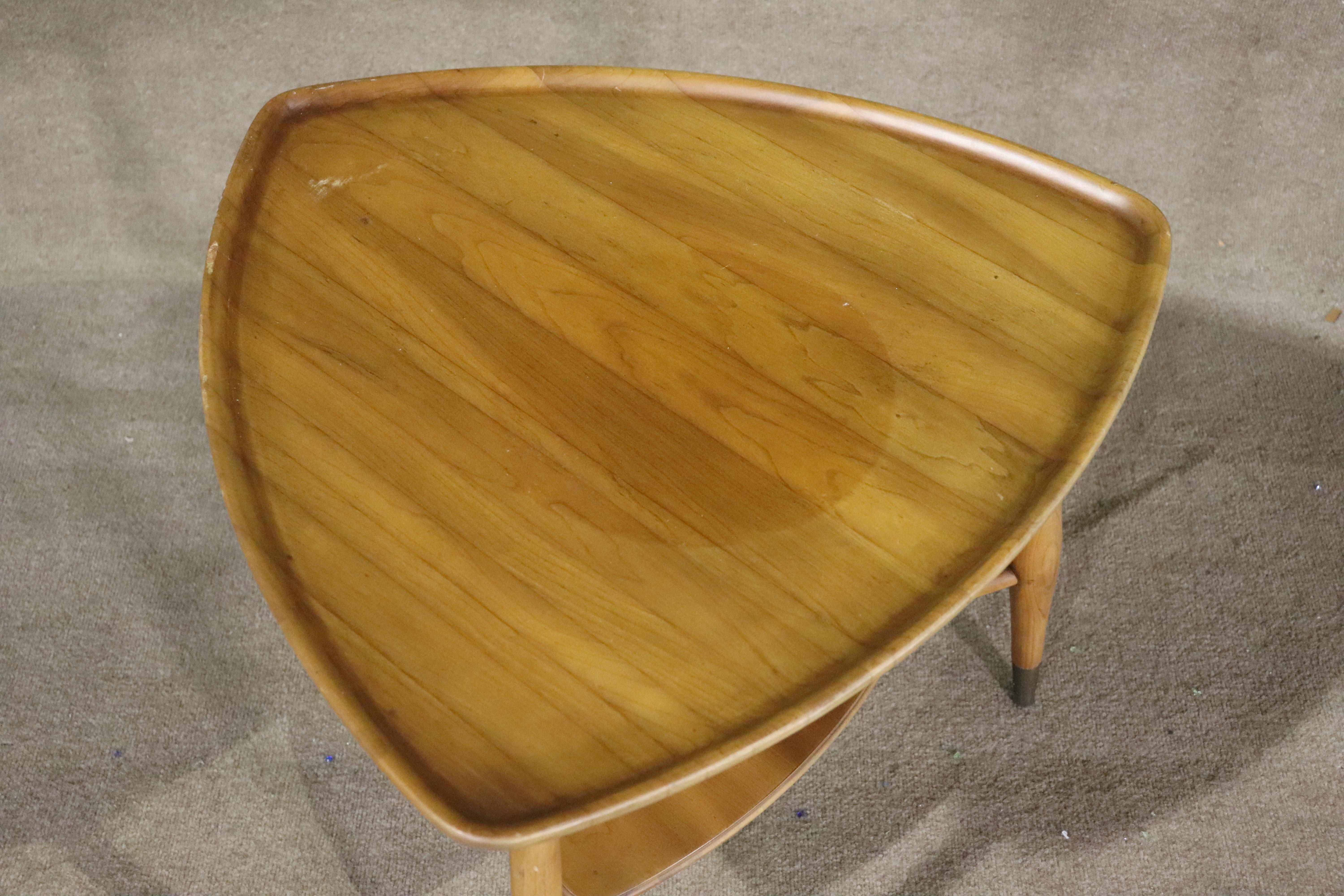 Guitar pick table made by John Widdicomb. Simple midcentury design with an elegant finish. Rounded edges and sculpted leg brace.
Please confirm location NY or NJ.