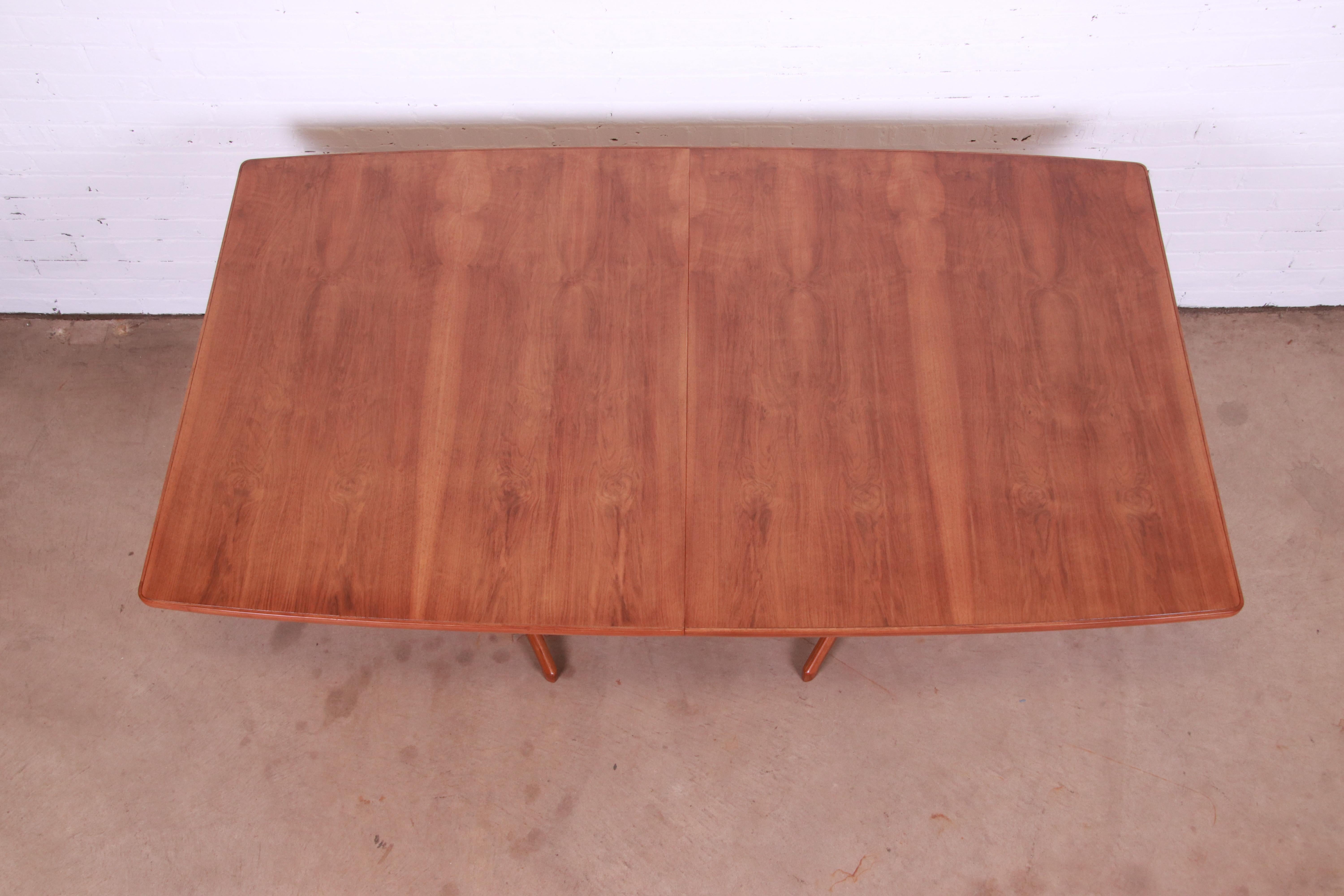 John Widdicomb Walnut Double Pedestal Extension Dining Table, Newly Refinished For Sale 12