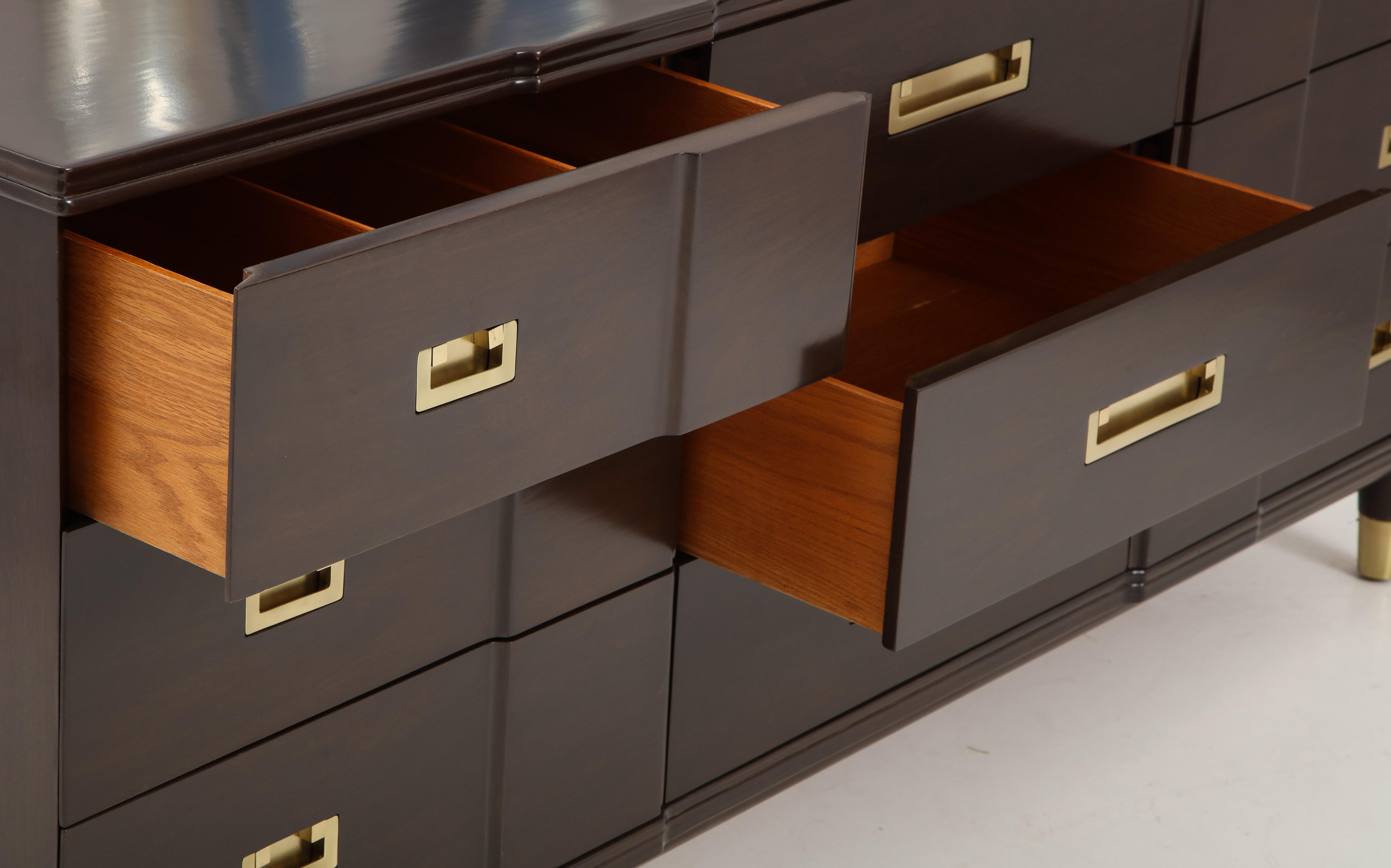 Comò in legno di noce John Widdicomb in vendita 5