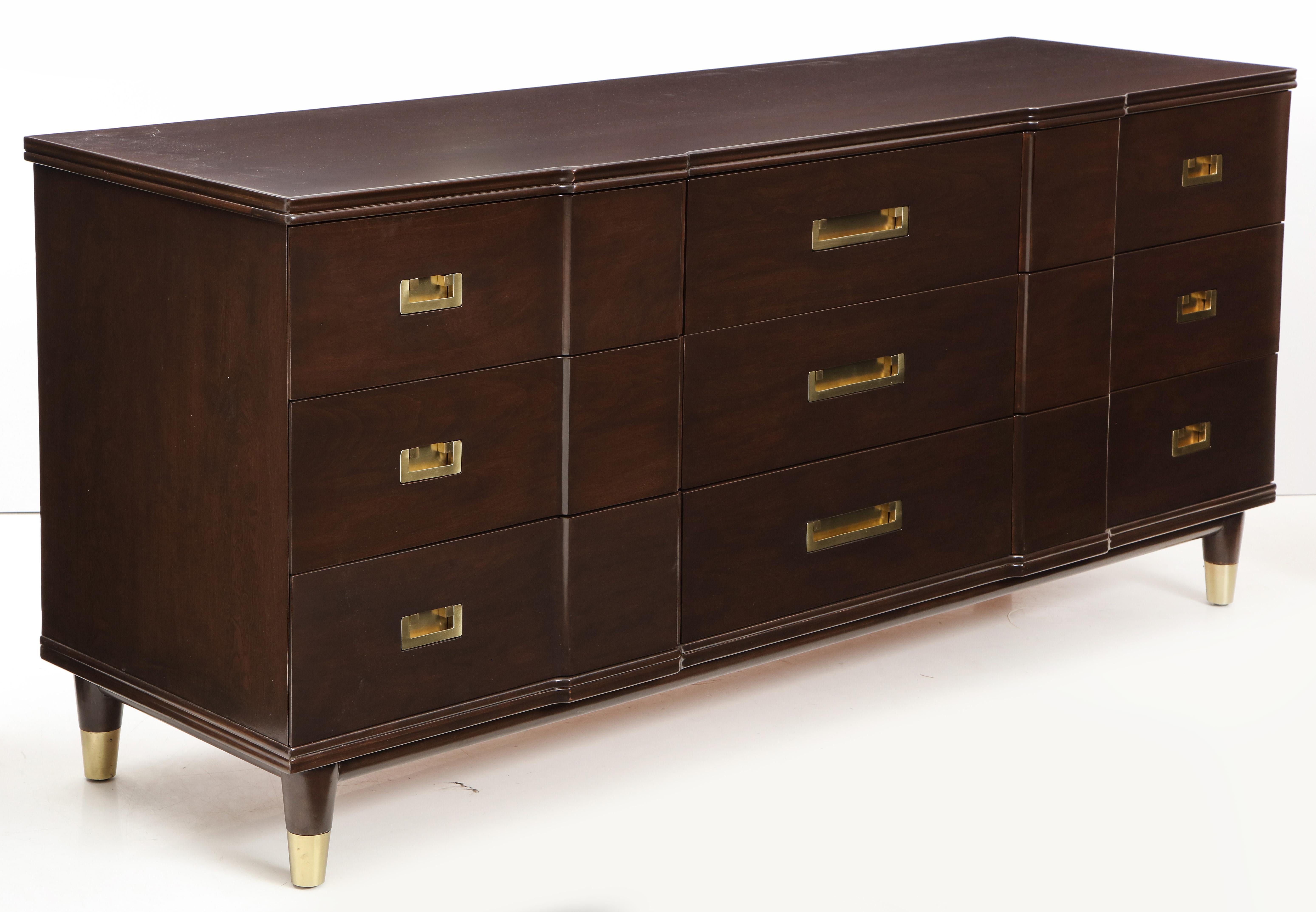 Midcentury classically styled 9-drawer dark brown stained walnut dresser with brushed brass inset pulls and sabots. Excellent restored condition. Signed.
On display at 200 Lexington Avenue, 10th floor.