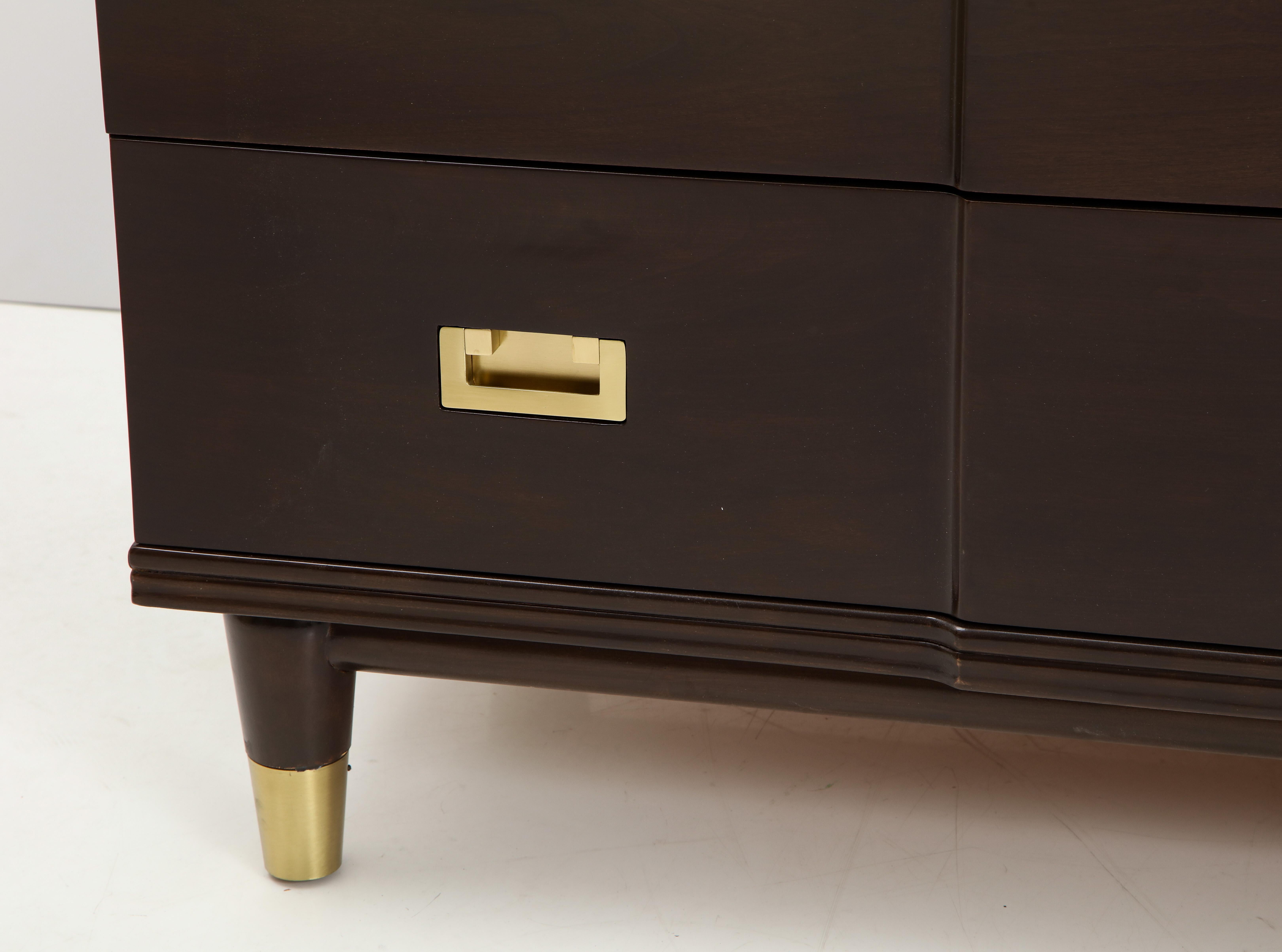 Comò in legno di noce John Widdicomb in vendita 2