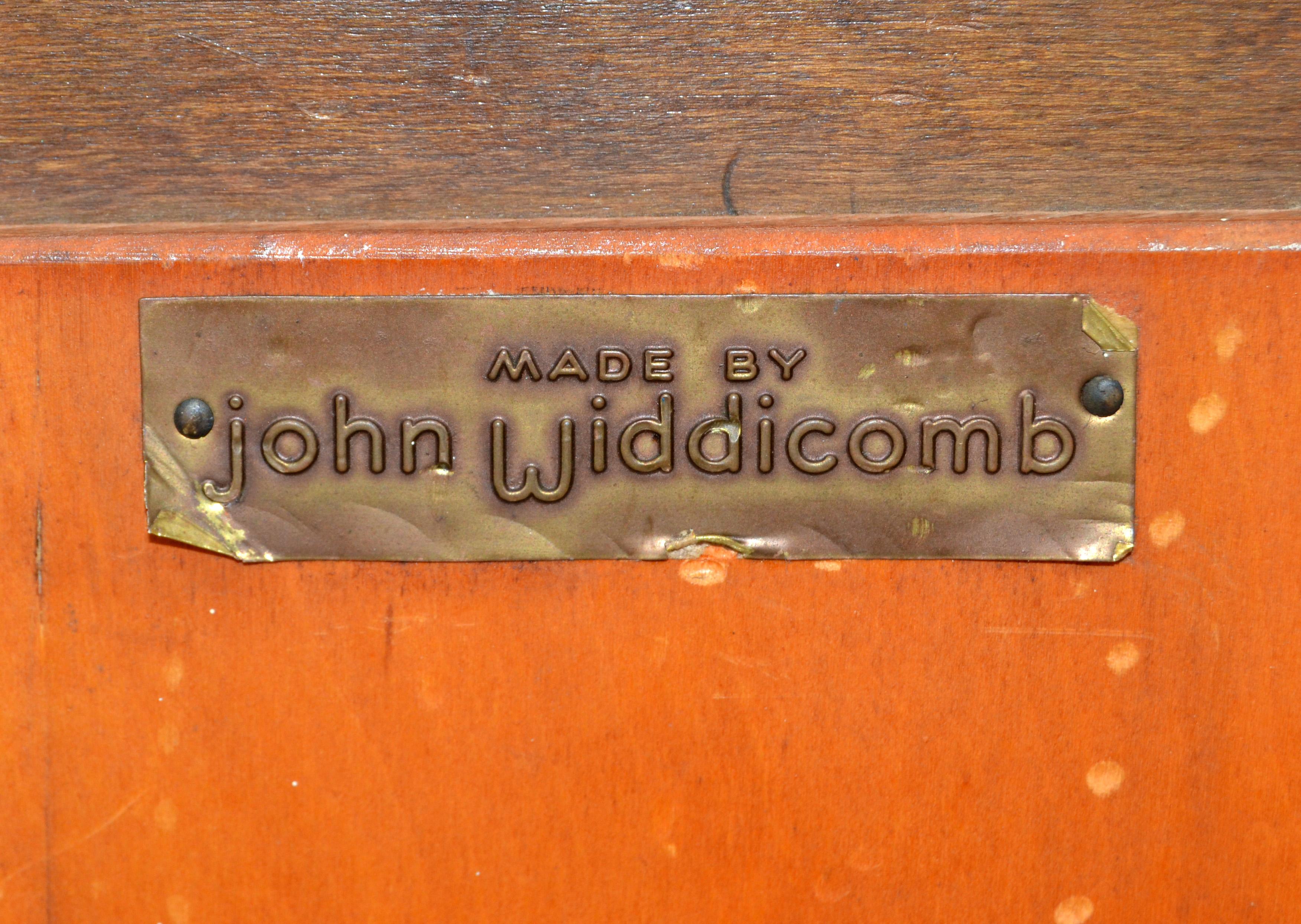 John Widdicomb Walnut & Gilt Accent Scalloped Rectangle Vintage Wall Mirror 70s For Sale 4