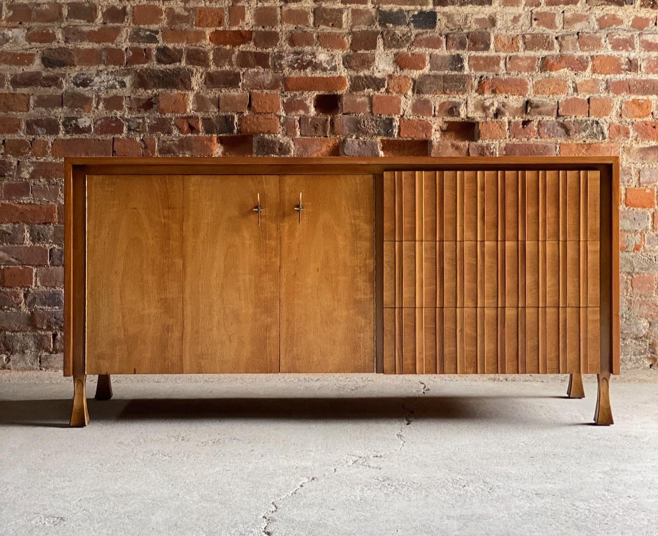 John Widdicomb walnut sideboard credenza Brutalist, USA, 1960

Fabulous new arrival, John Widdicomb walnut sideboard, grand rapids, Michigan, USA circa 1960, extremely rare Brutalist walnut sideboard credenza, rectangular top over two cupboard
