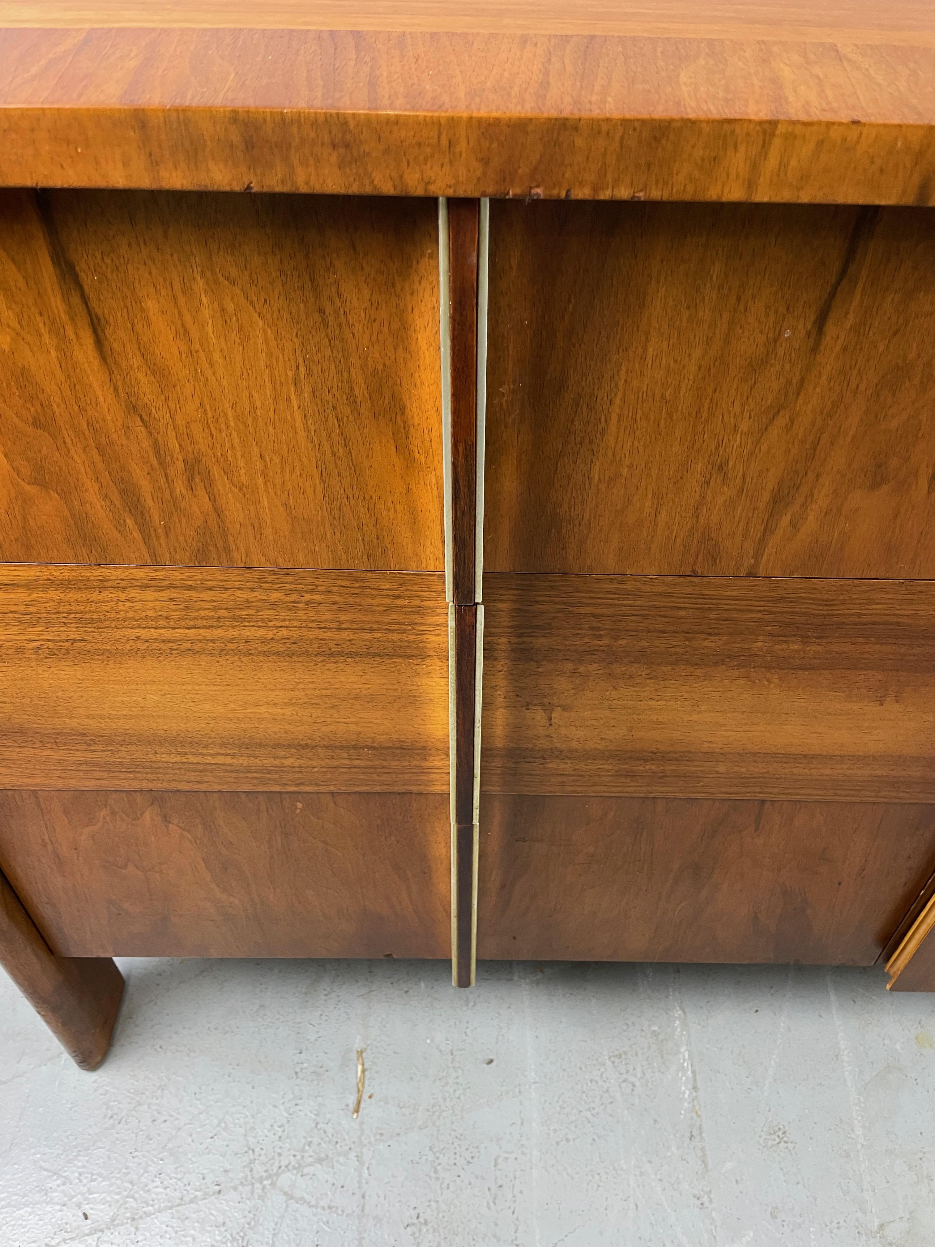 North American John Widdicomb Wonderfully Grained Nine Drawer Dresser/Credenza Mid Century