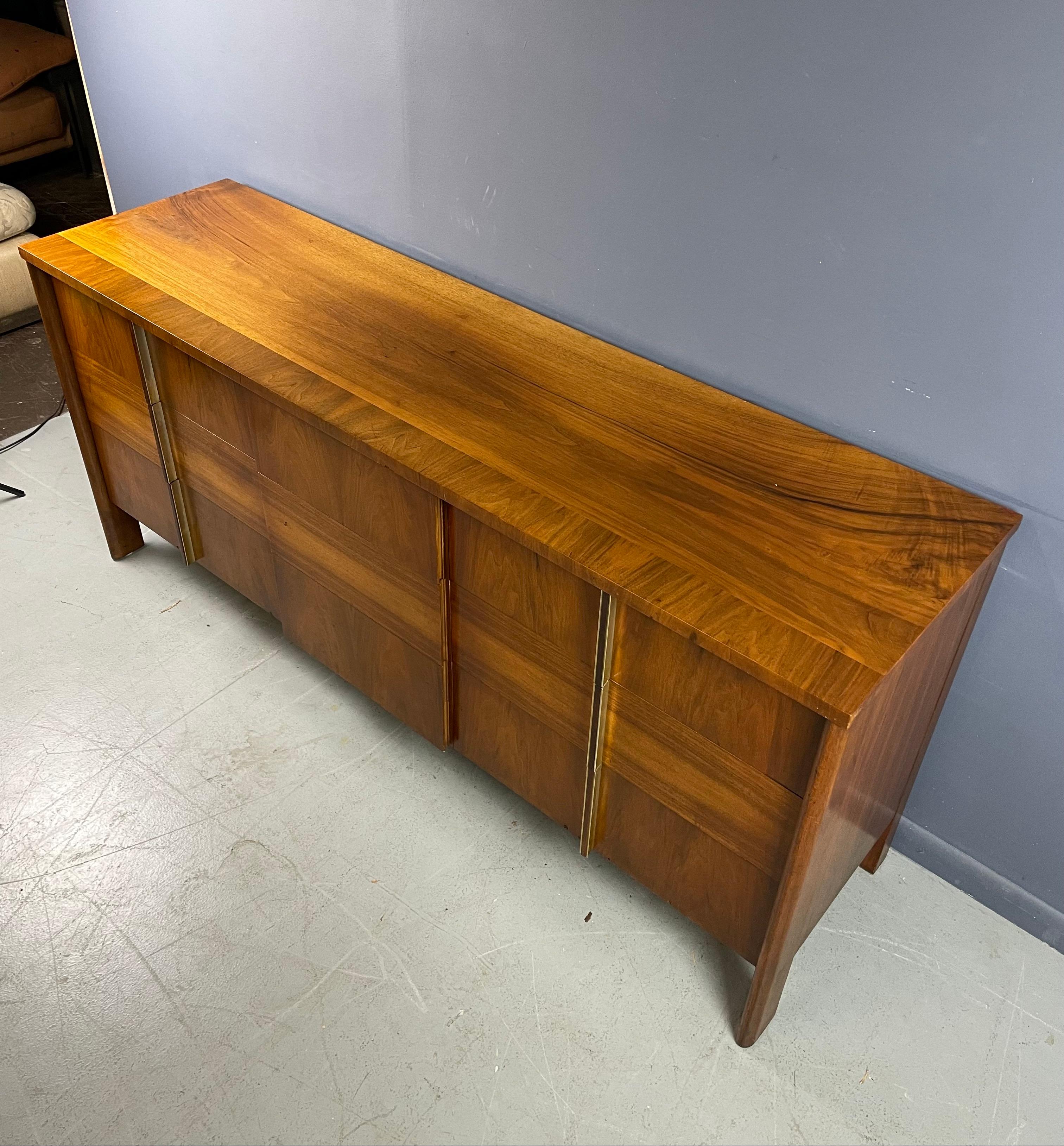 20th Century John Widdicomb Wonderfully Grained Nine Drawer Dresser/Credenza Mid Century