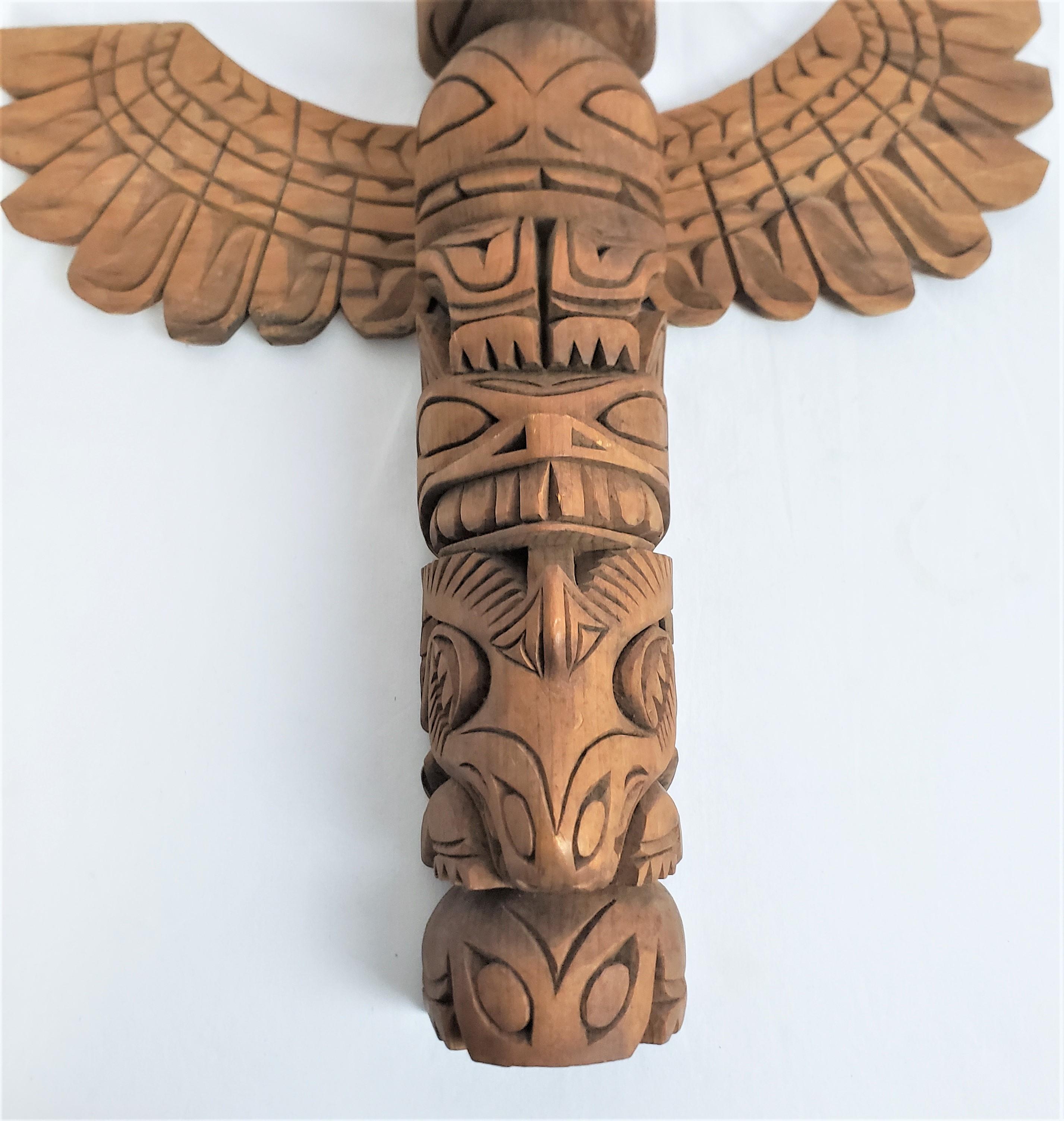20ième siècle Pole totem indigène américain de la côte ouest de l'Haïti signé John Williams en vente