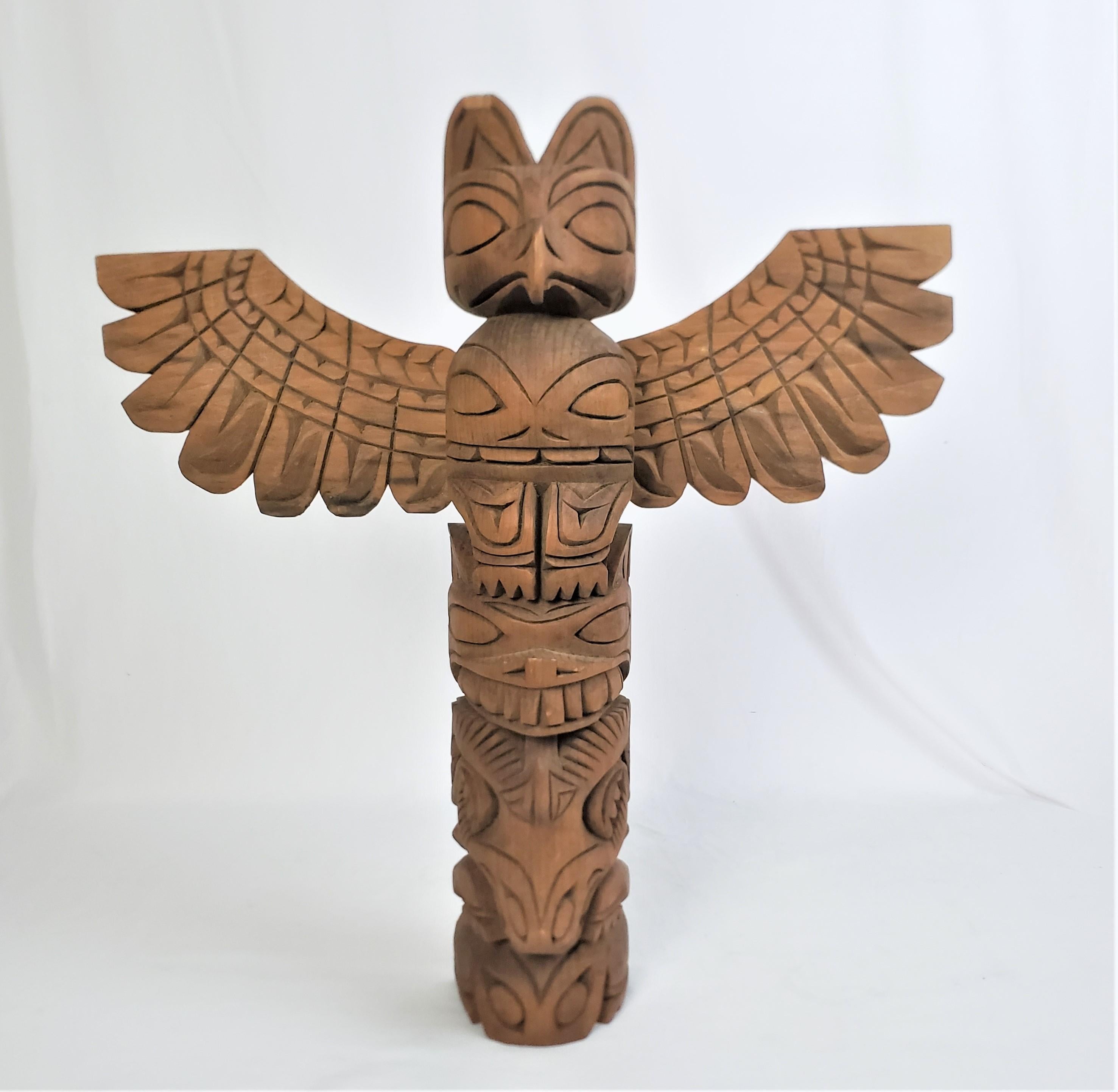 Totemstange im Haida-Stil von John Williams, signiert, Indigene Kunst der amerikanischen Westküste (Indigene Kunst (Nord-/Südamerika)) im Angebot