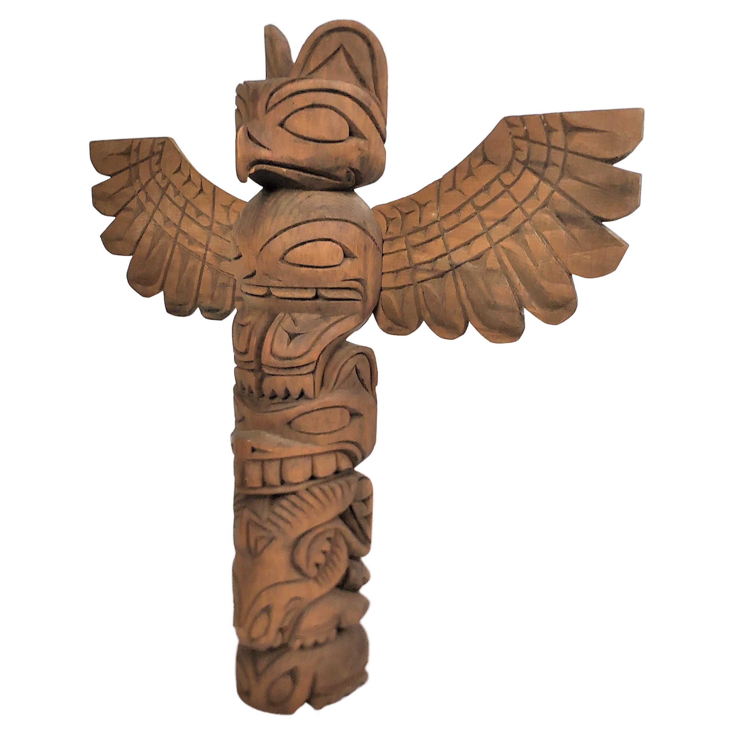 Pole totem indigène américain de la côte ouest de l'Haïti signé John Williams en vente