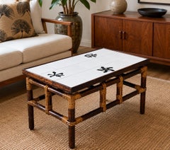 Mesa auxiliar de bambú y azulejos de estilo moderno asiático de John Wisner para Ficks Reed, década de 1950