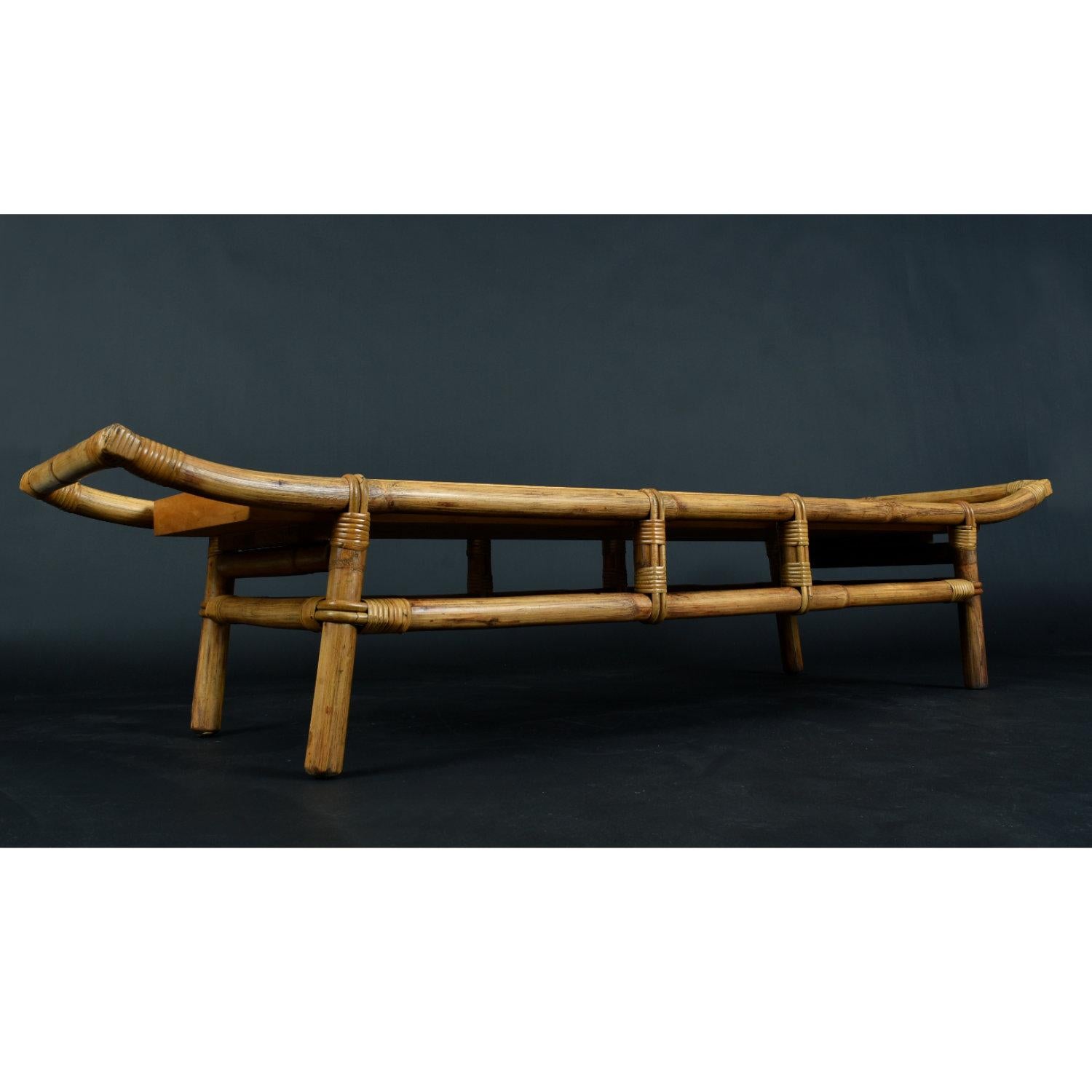 Américain Table basse Pagode asiatique moderne en rotin et bambou par John Wisner pour Ficks Reed en vente
