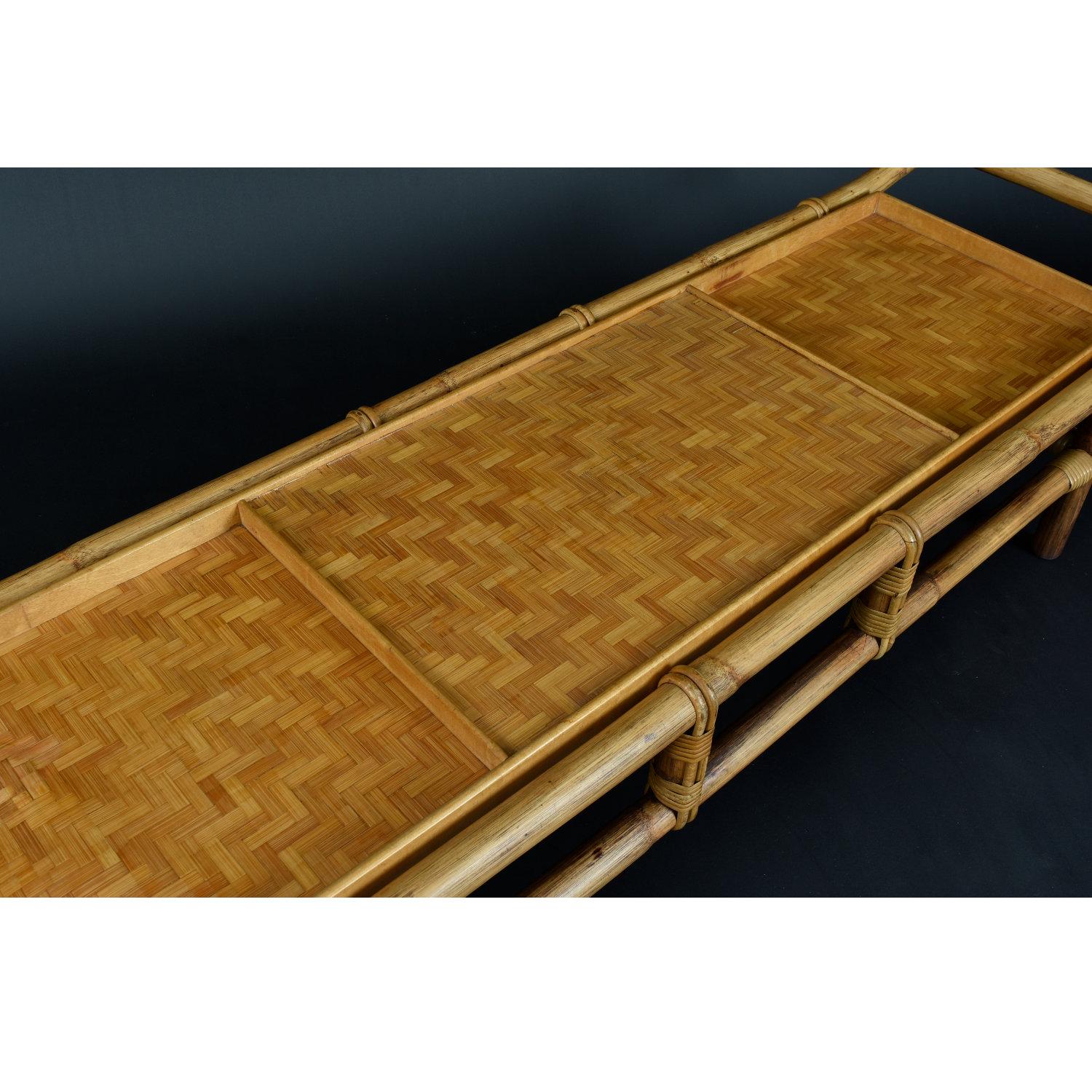 John Wisner für Ficks Reed Asiatisch Moderner Rattan-Bambus- Pagoden-Couchtisch (Mitte des 20. Jahrhunderts) im Angebot