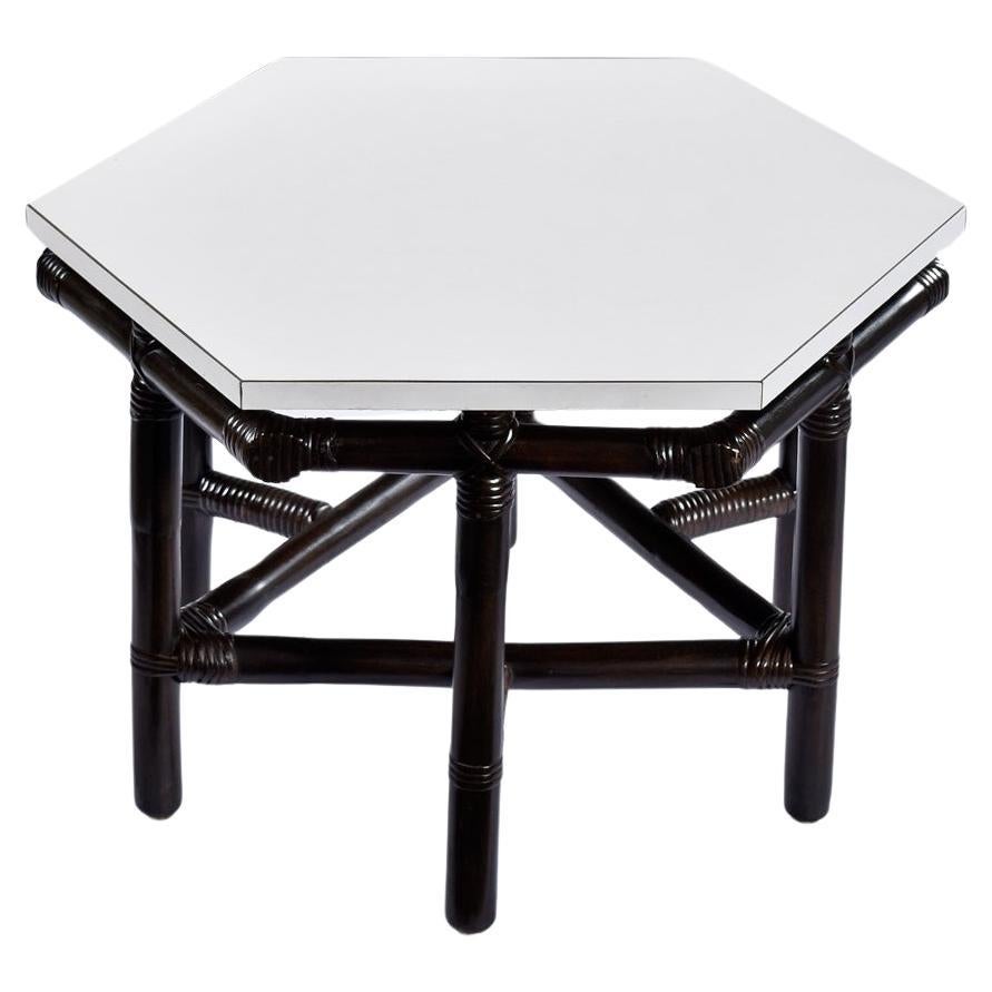 Tissu John Wisner for Ficks Reed Far Horizons Chaises longues en rotin avec tables d'extrémité en vente
